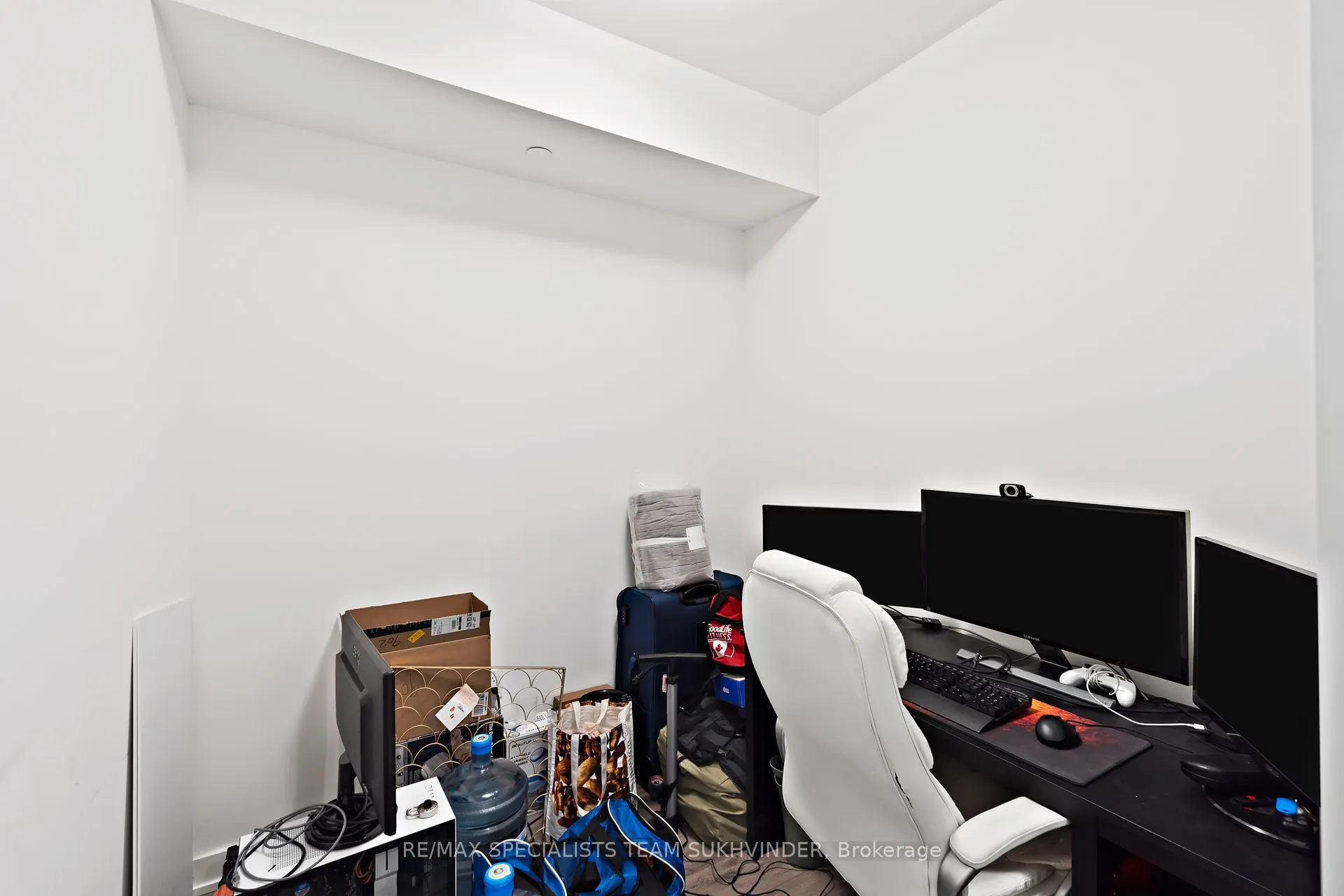 15 Queens Quay E, #902