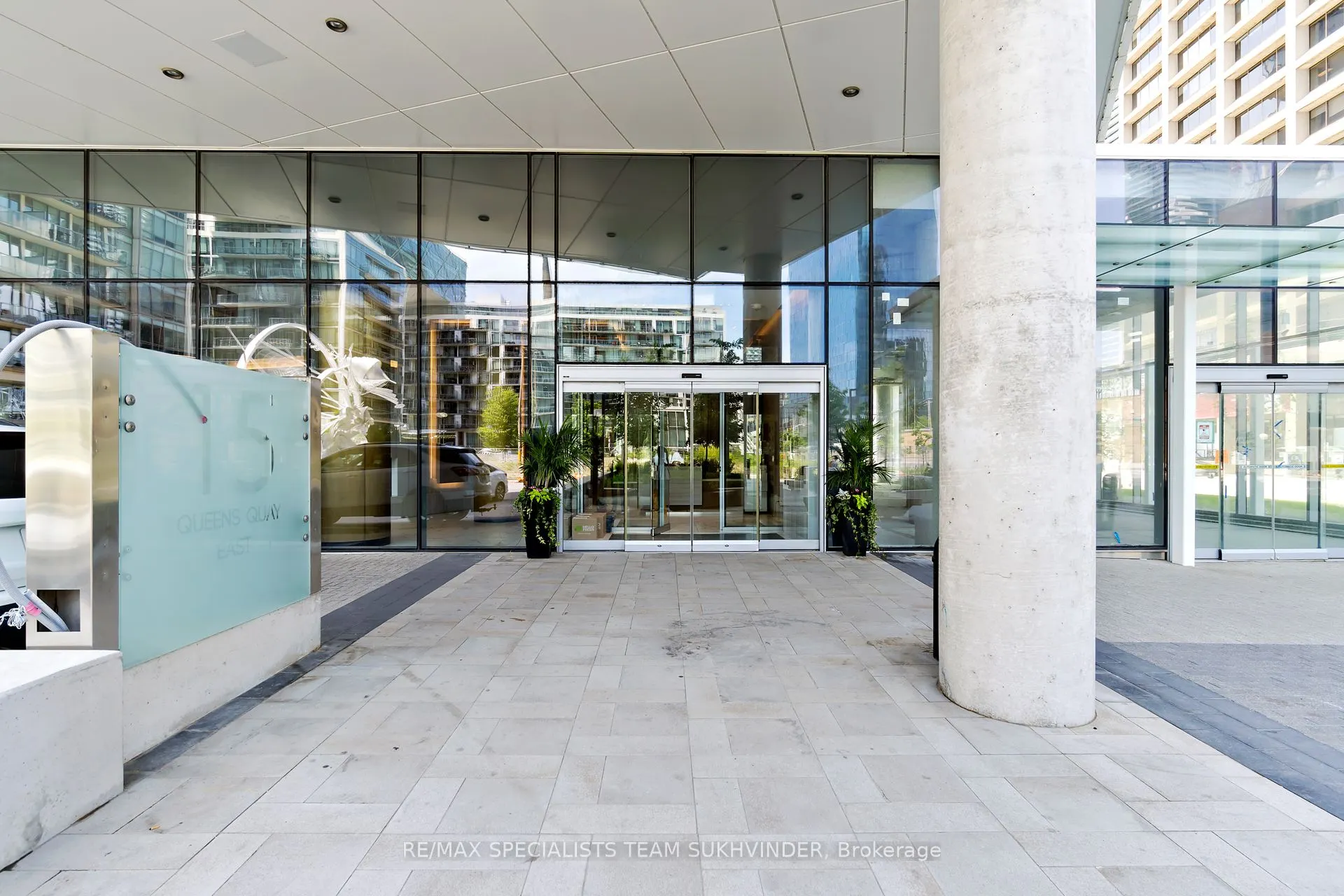15 Queens Quay E, #902