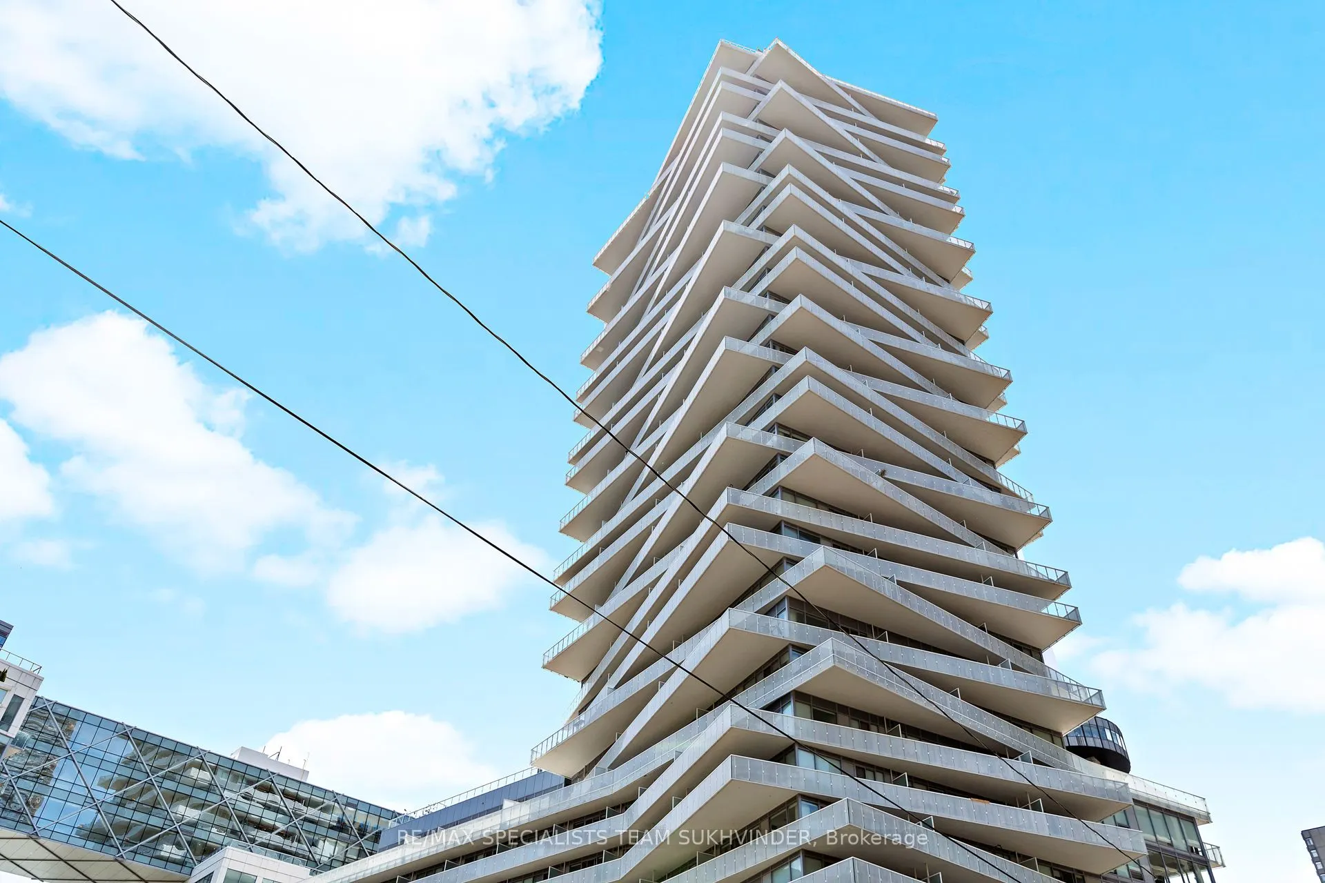 15 Queens Quay E, #902