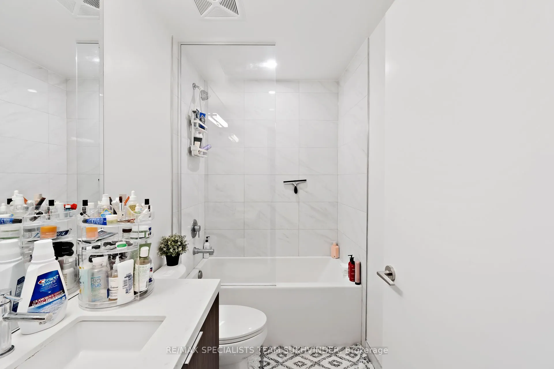 15 Queens Quay E, #902