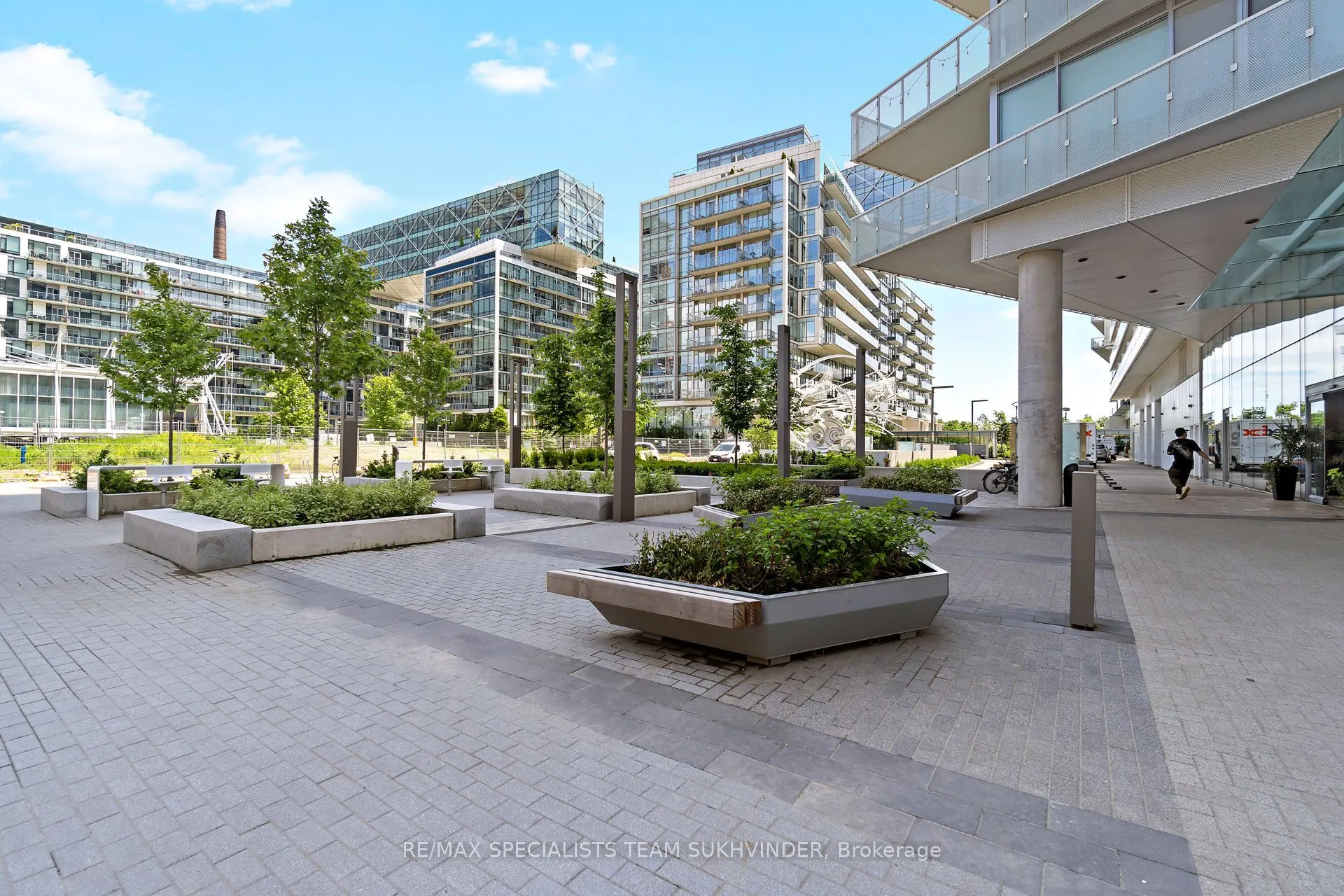 15 Queens Quay E, #902