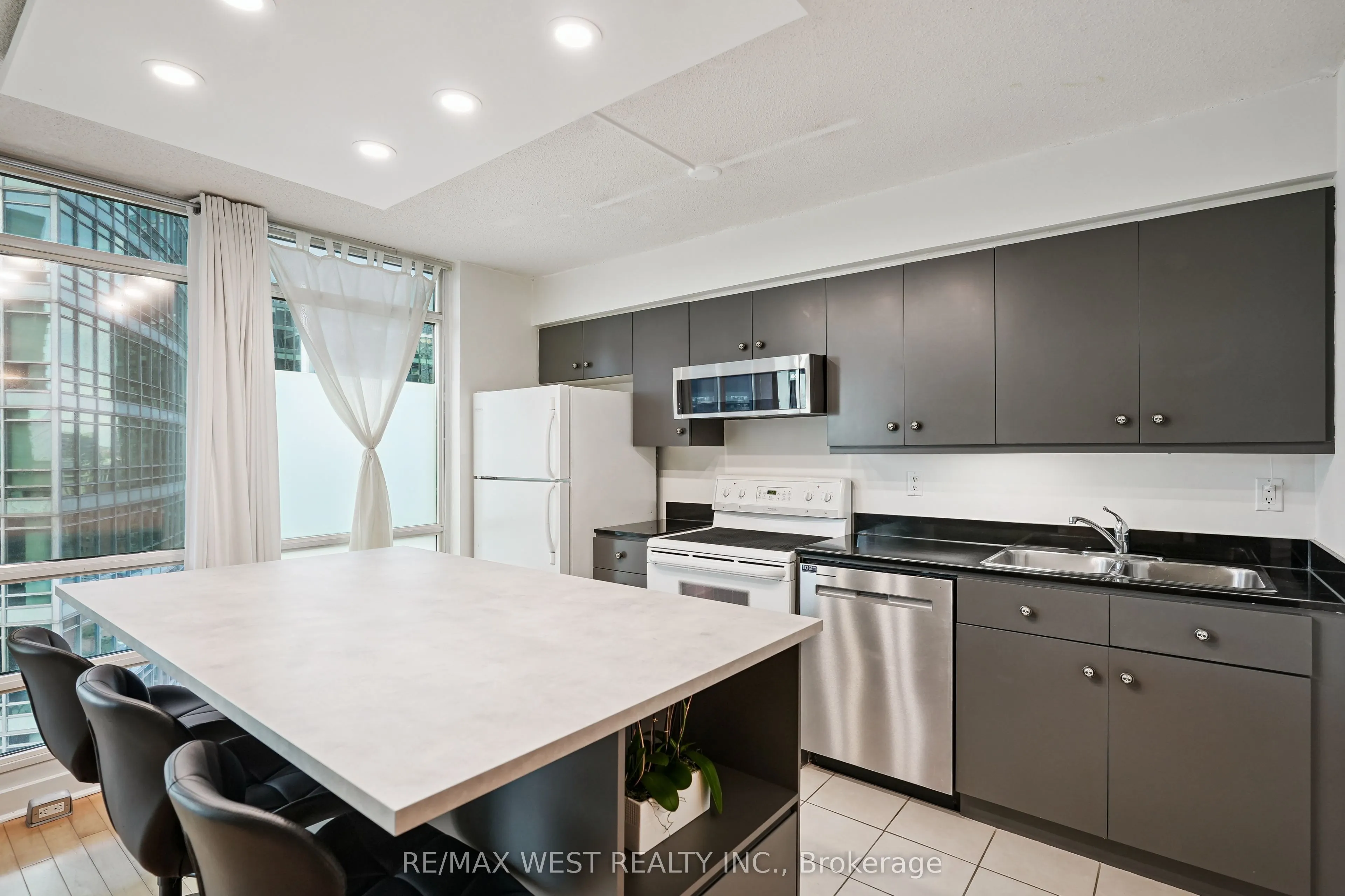 381 Front Street W, #1901