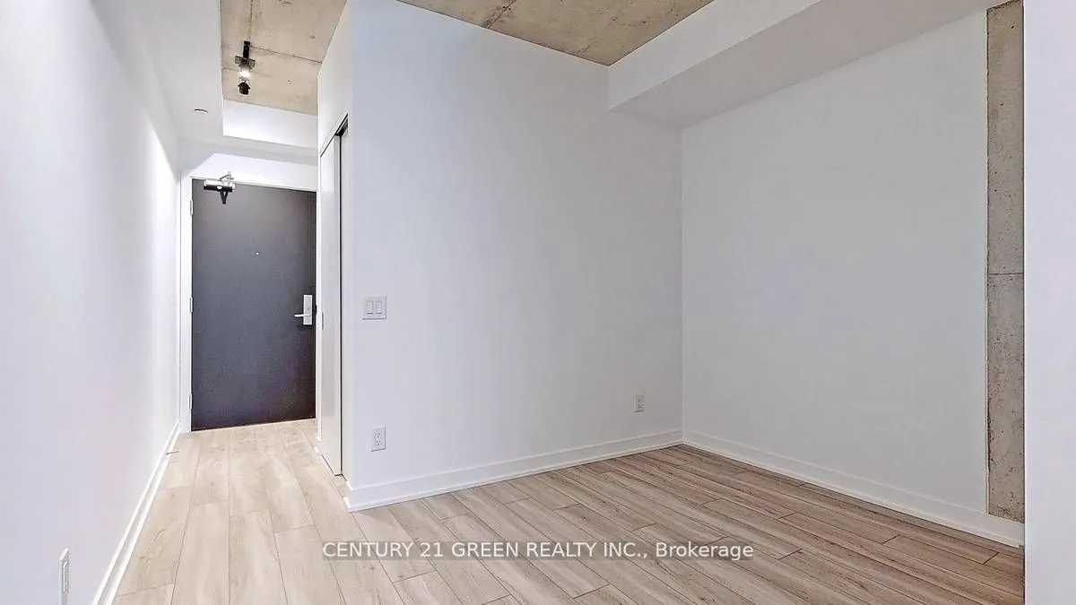 458 Richmond Street W, #204
