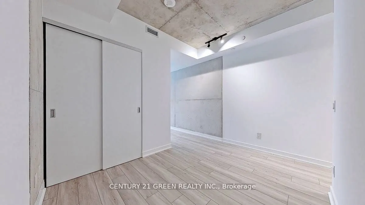 458 Richmond Street W, #204