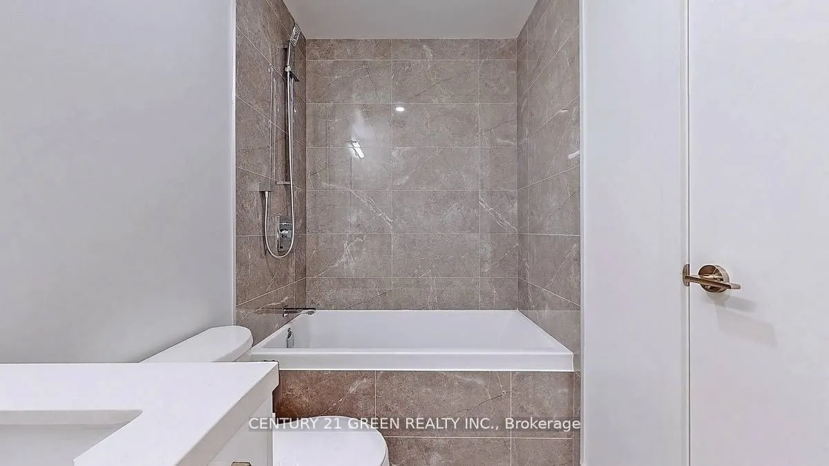 458 Richmond Street W, #204