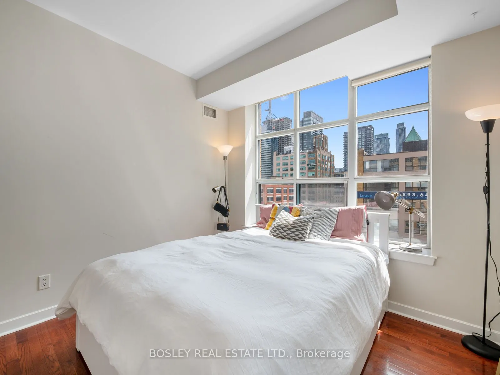 438 Richmond Street W, #715