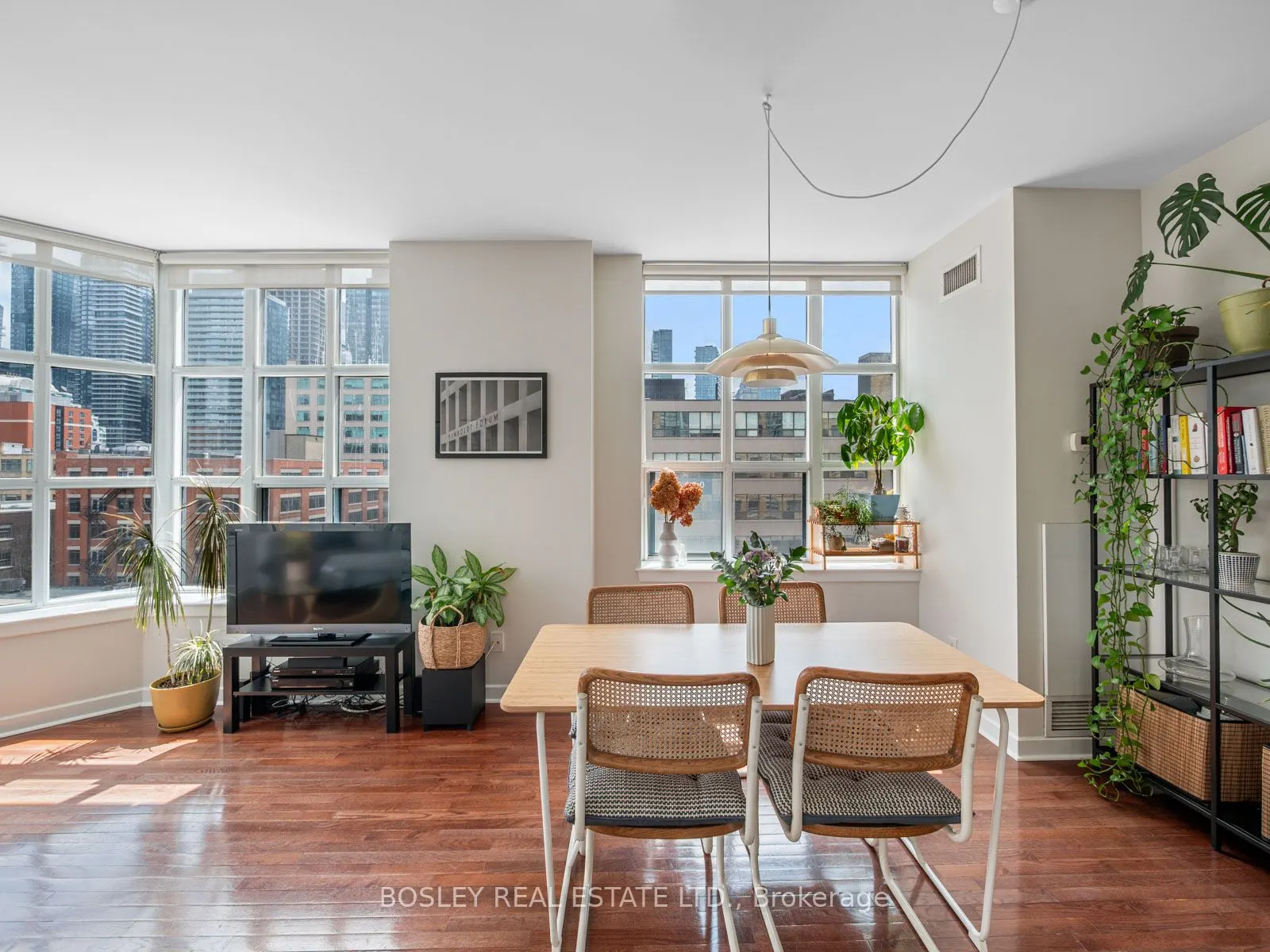 438 Richmond Street W, #715