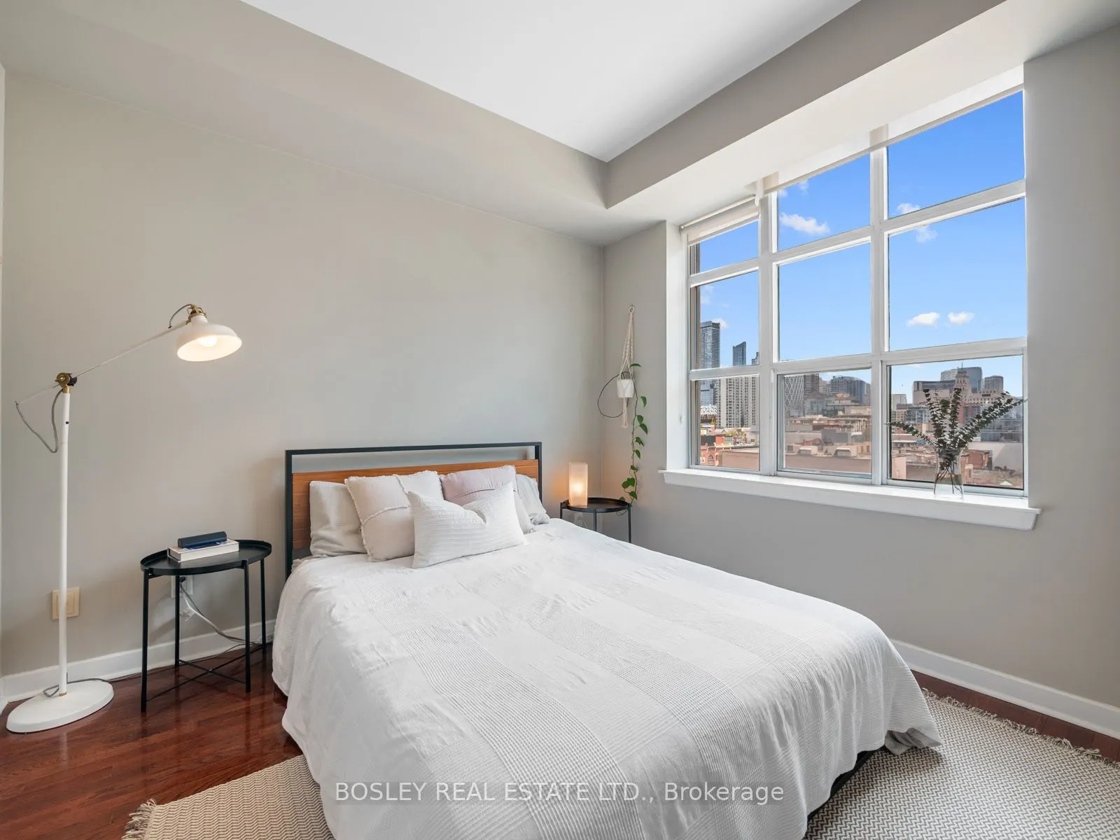 438 Richmond Street W, #715