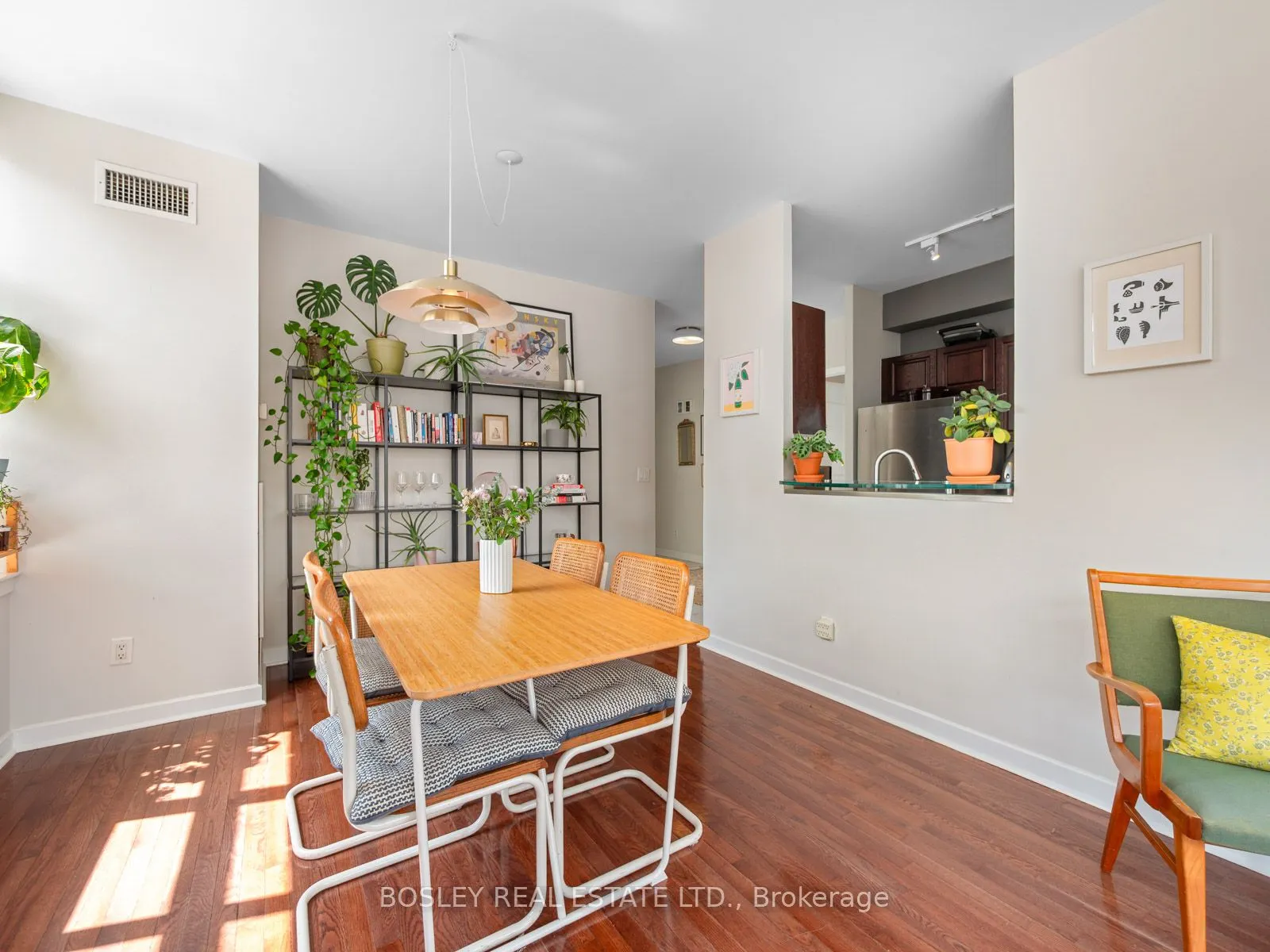 438 Richmond Street W, #715