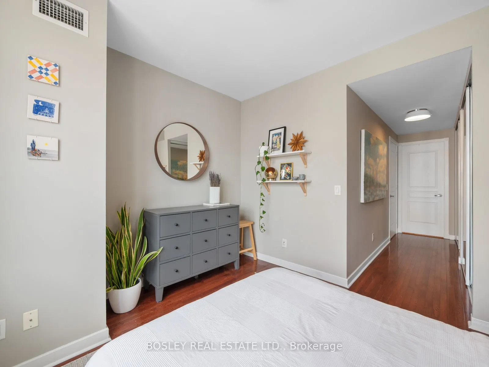 438 Richmond Street W, #715