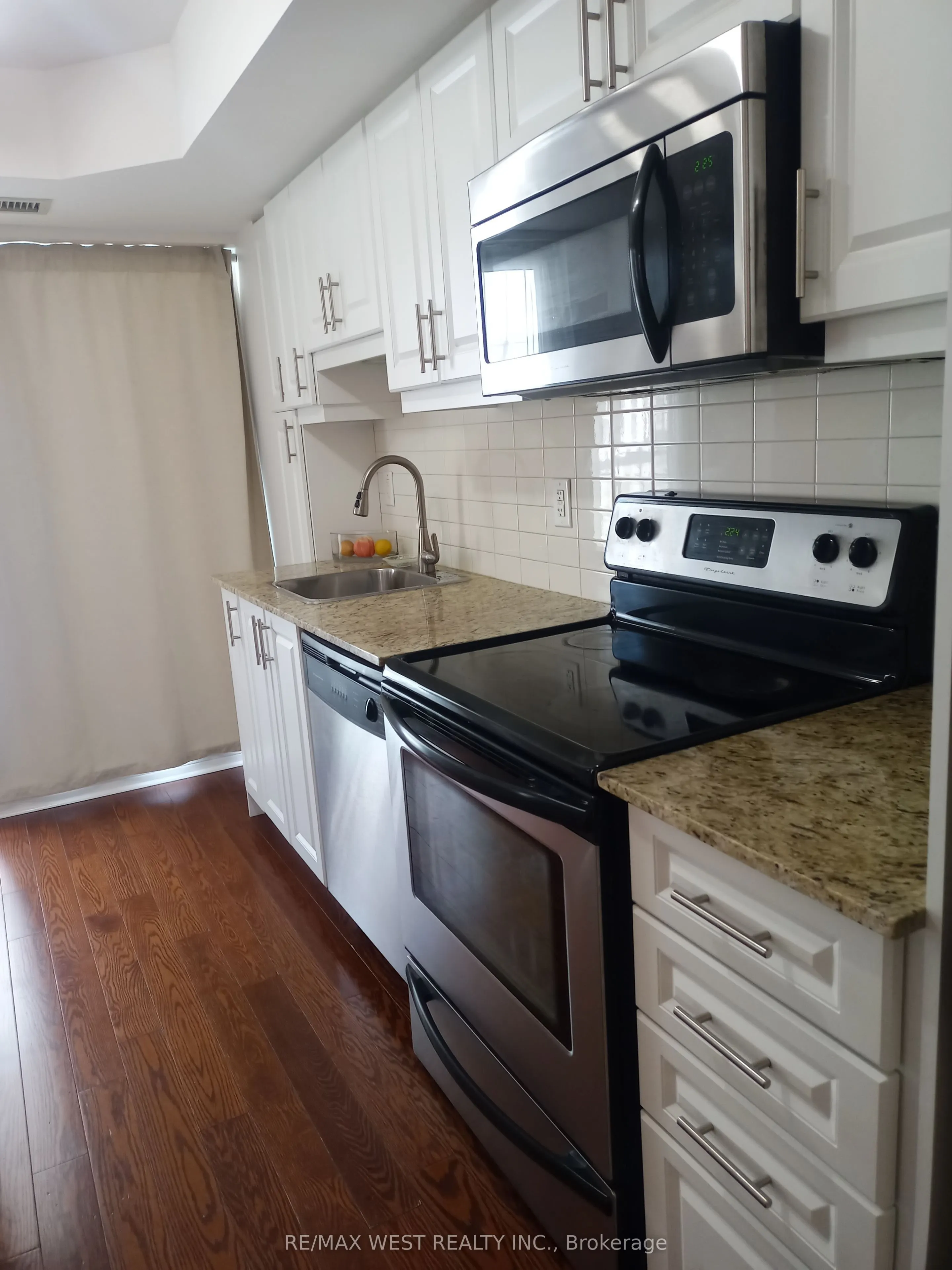 27 Rean Drive, #522