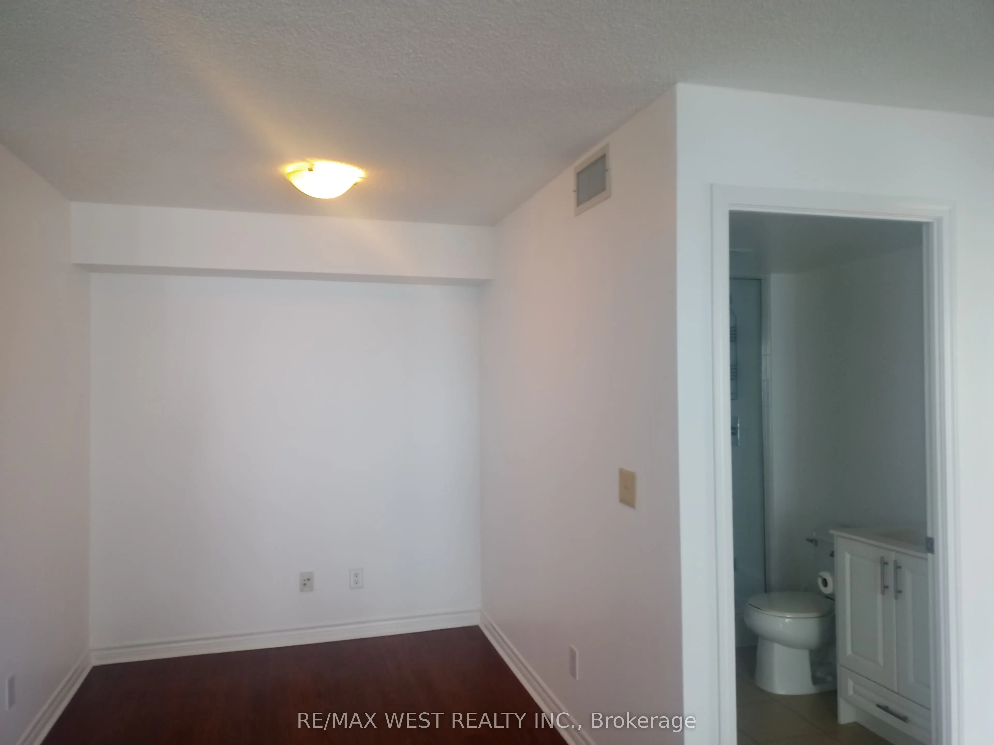 27 Rean Drive, #522
