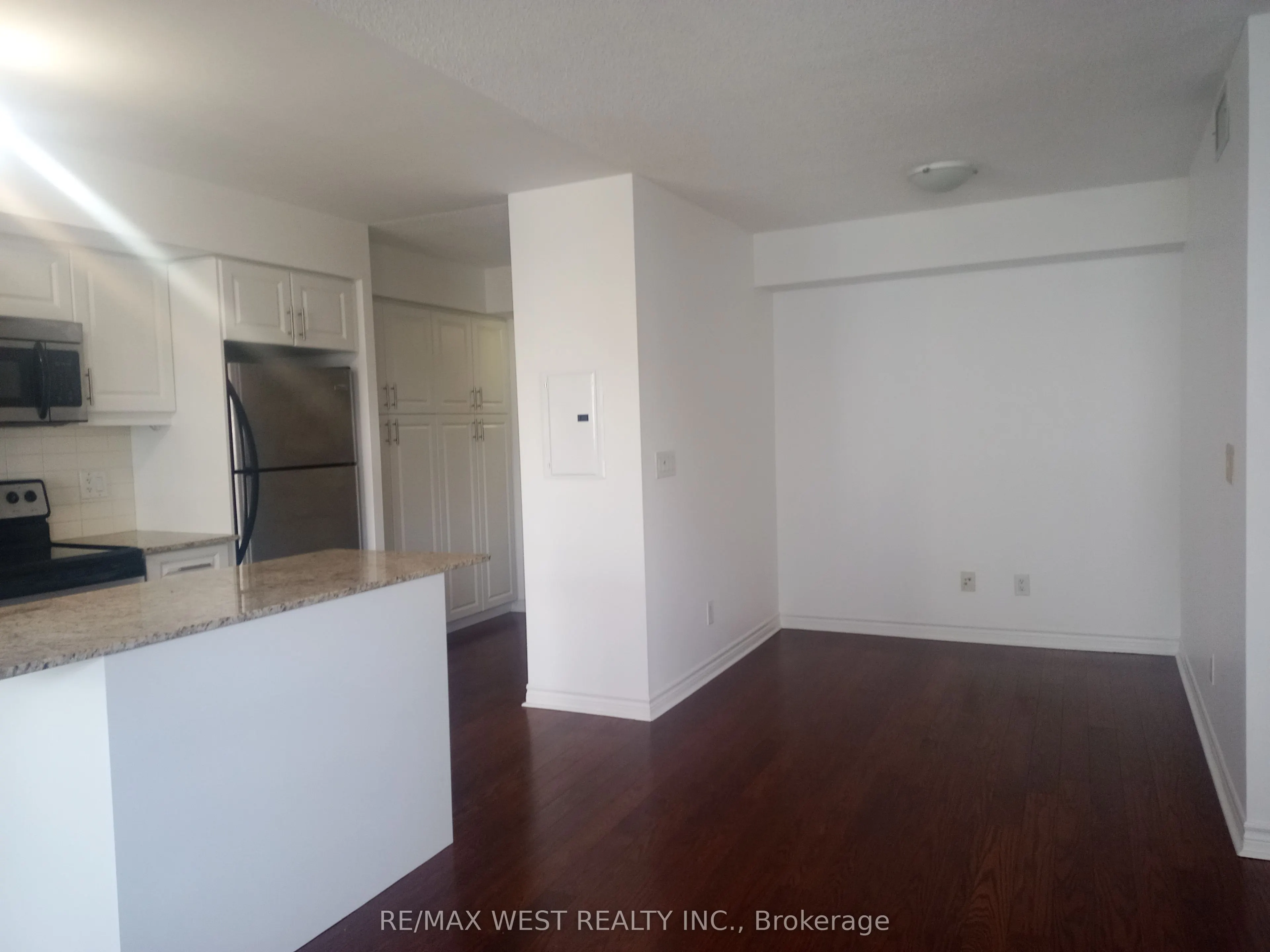 27 Rean Drive, #522