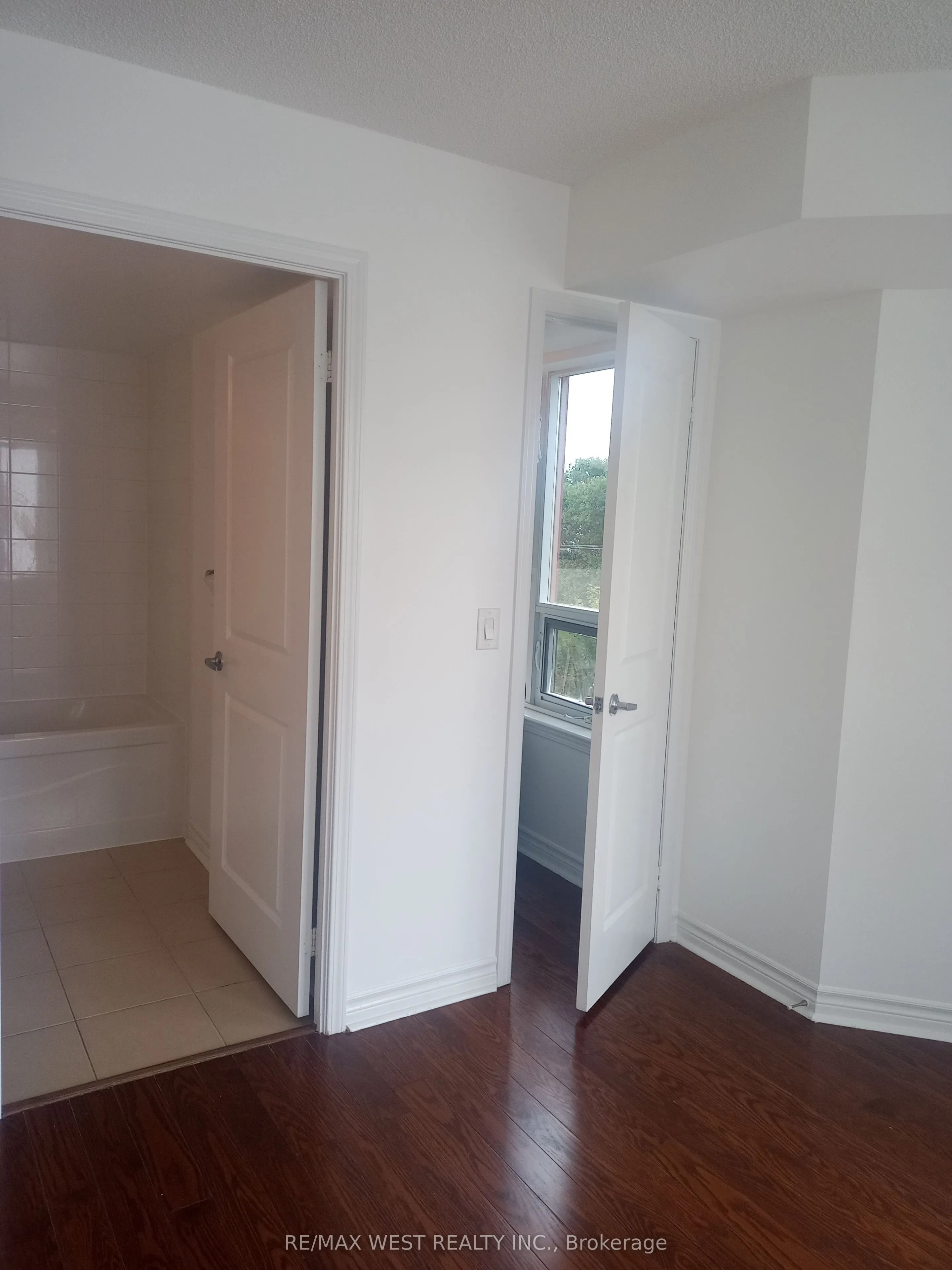 27 Rean Drive, #522