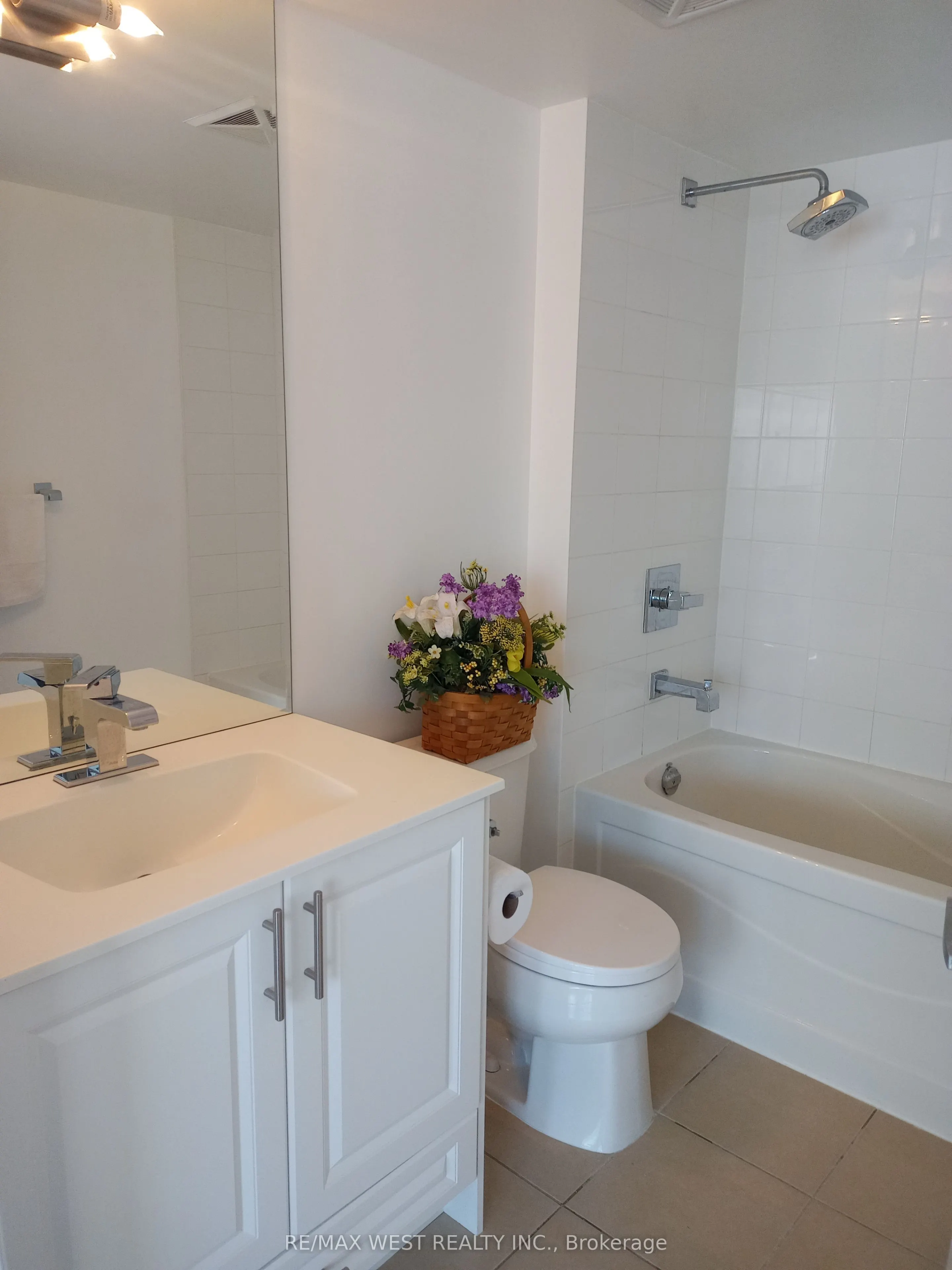 27 Rean Drive, #522