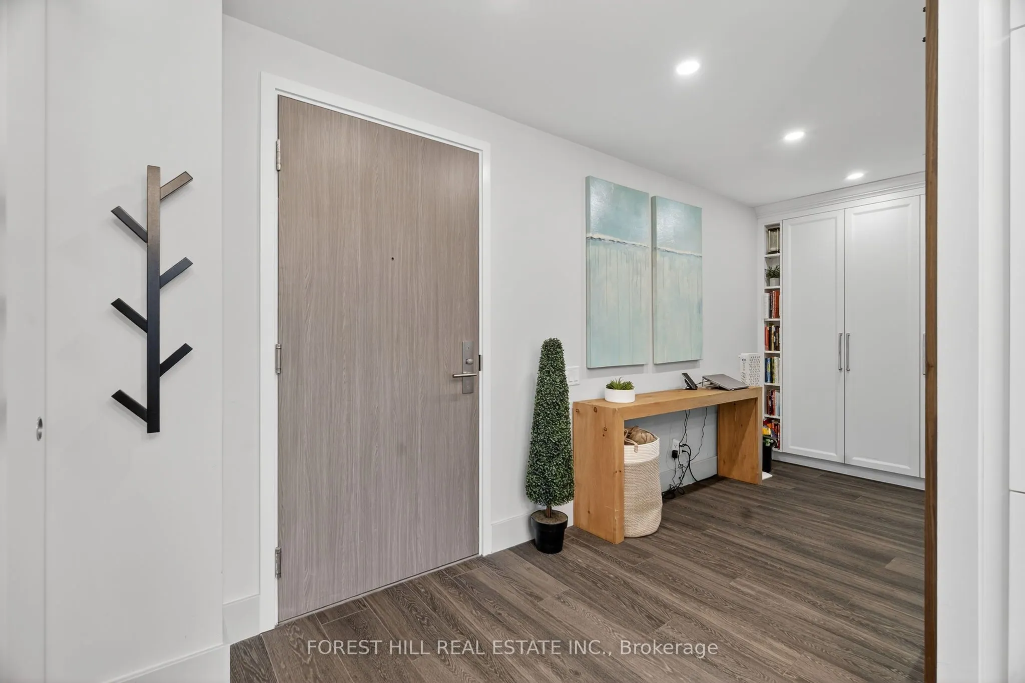161 roehampton Avenue, #702