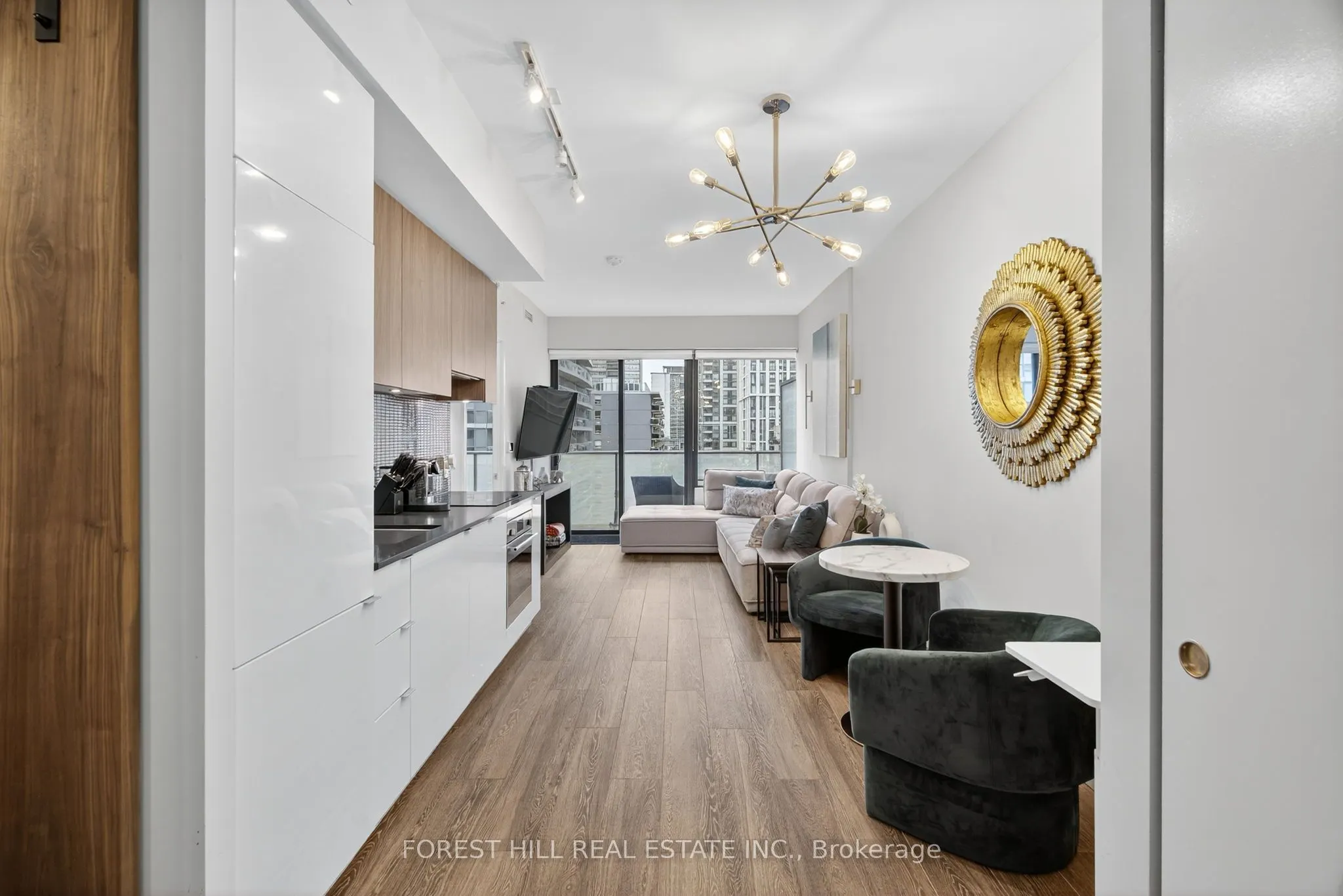 161 roehampton Avenue, #702