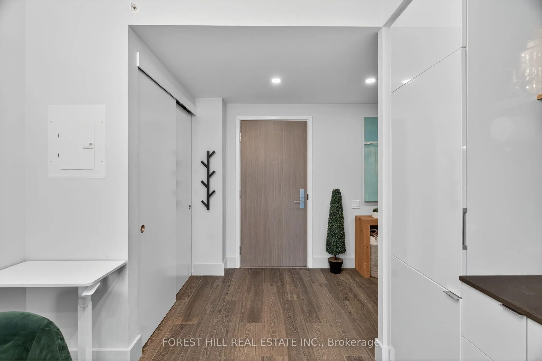 161 roehampton Avenue, #702