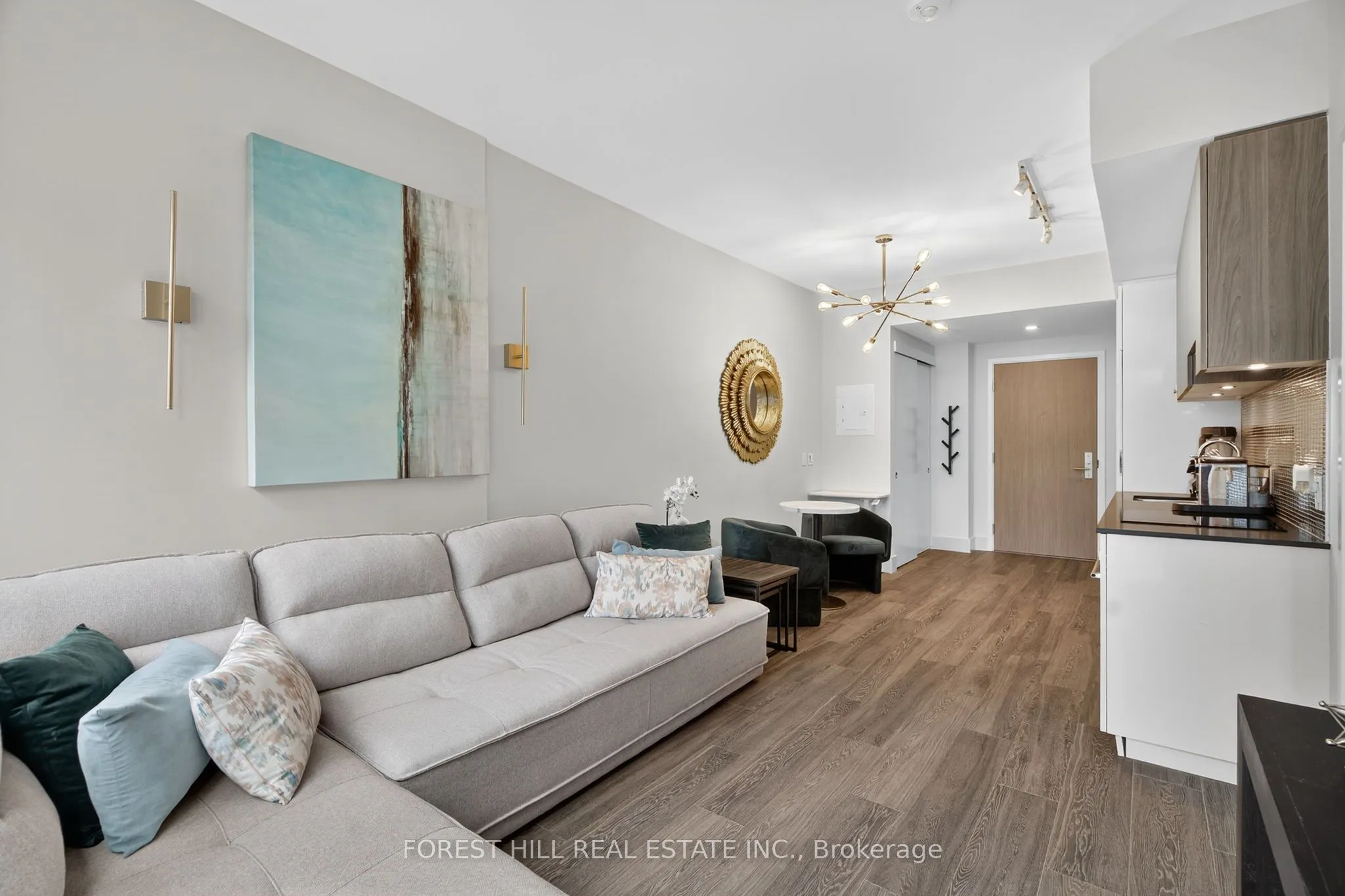161 roehampton Avenue, #702