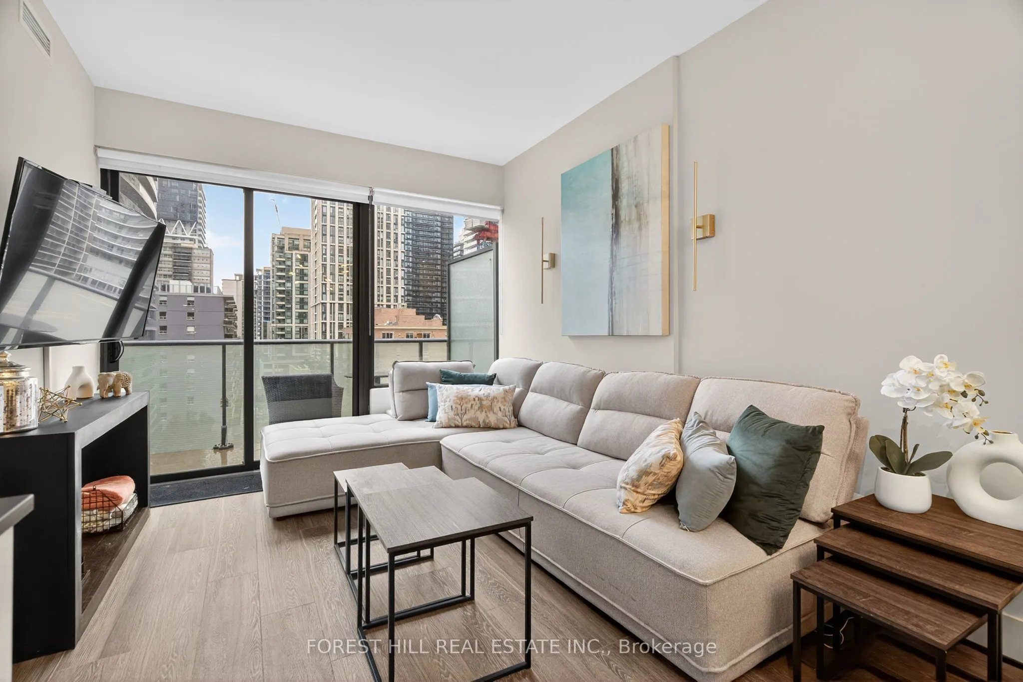 161 roehampton Avenue, #702