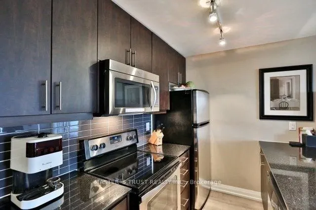 85 The Donway W, #406