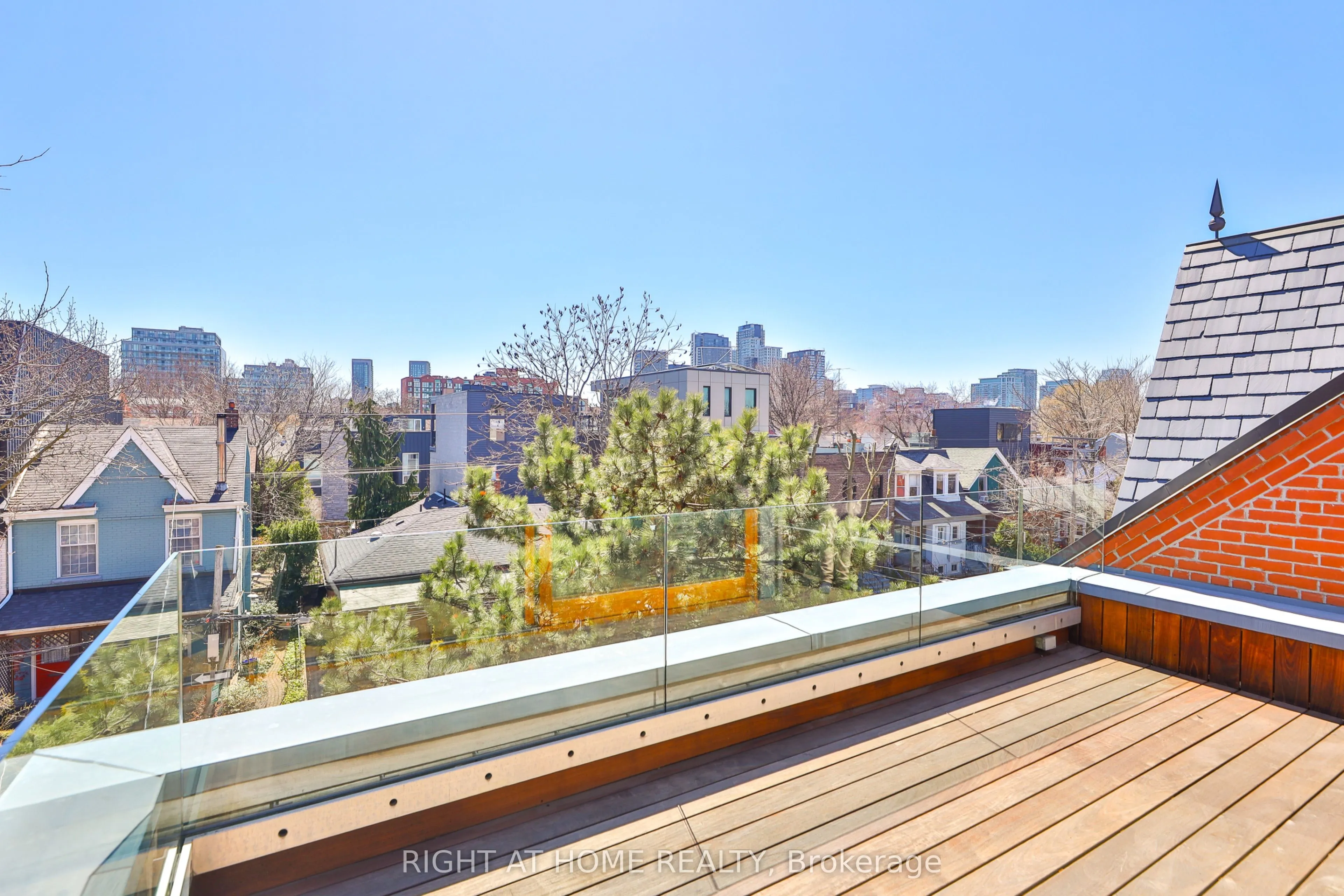 694 Richmond Street W