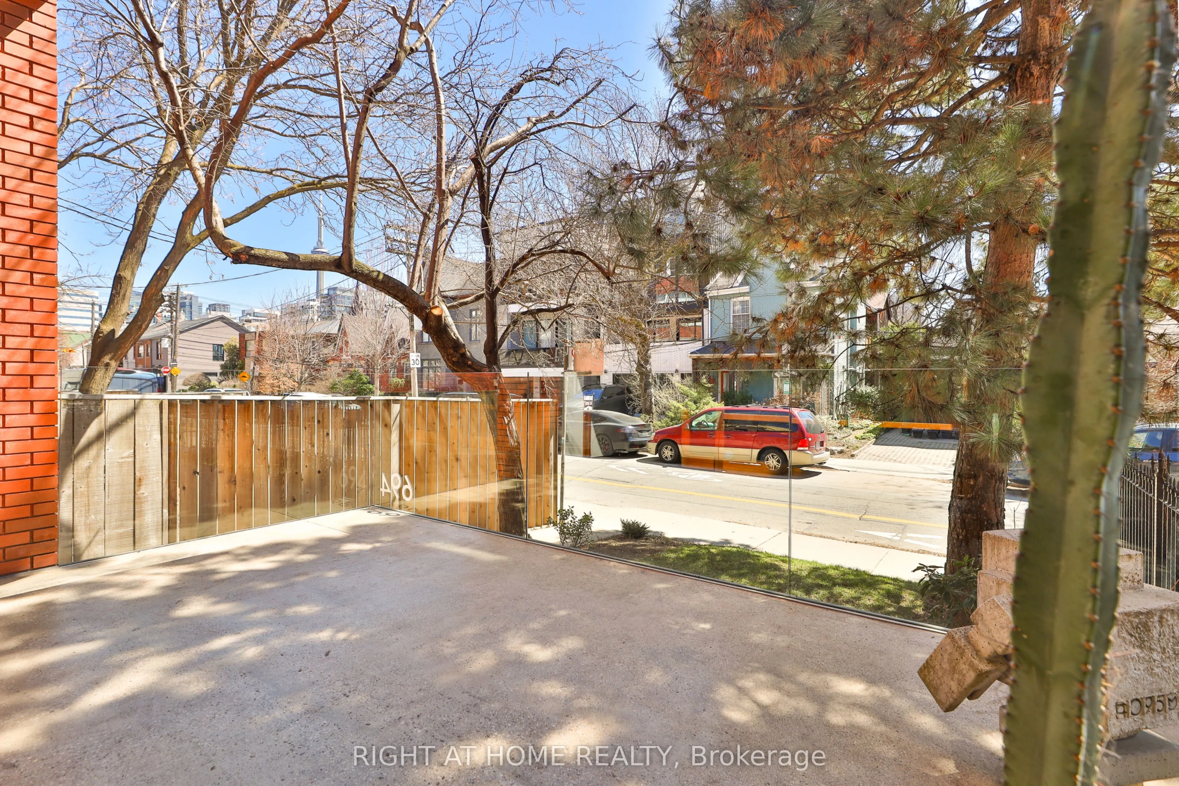 694 Richmond Street W