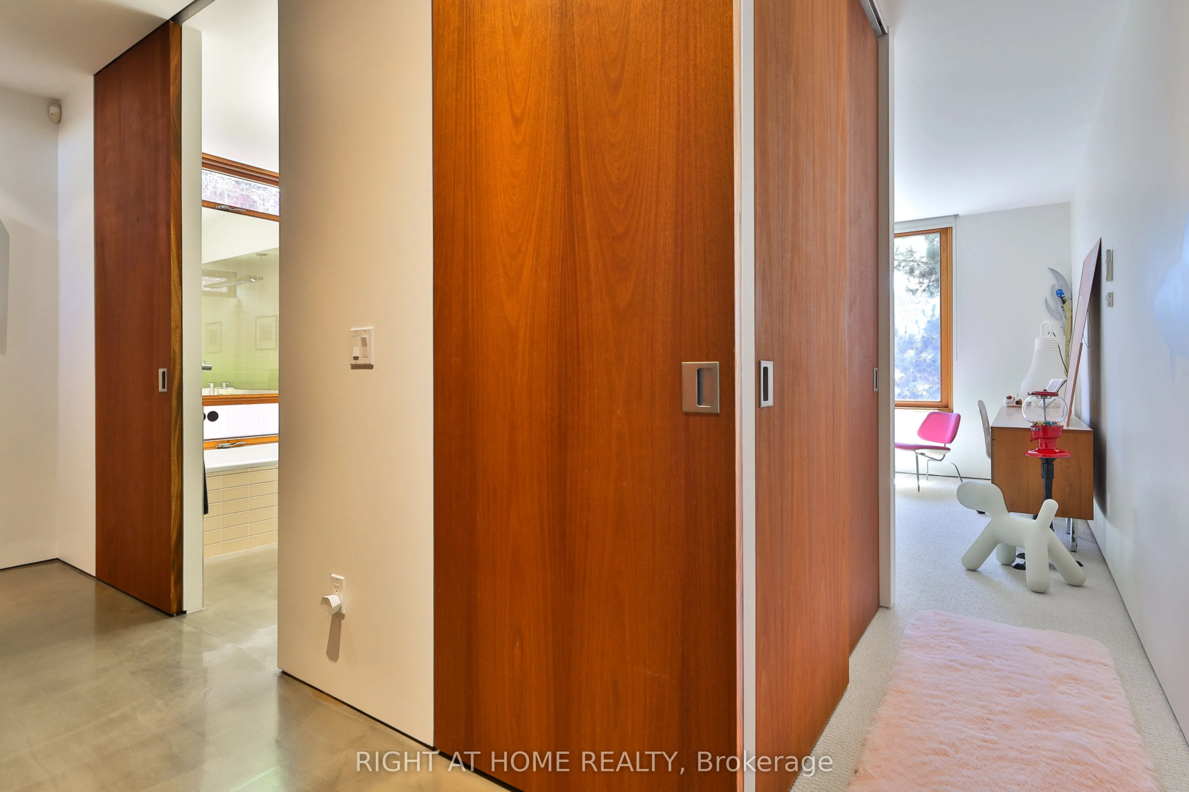 694 Richmond Street W