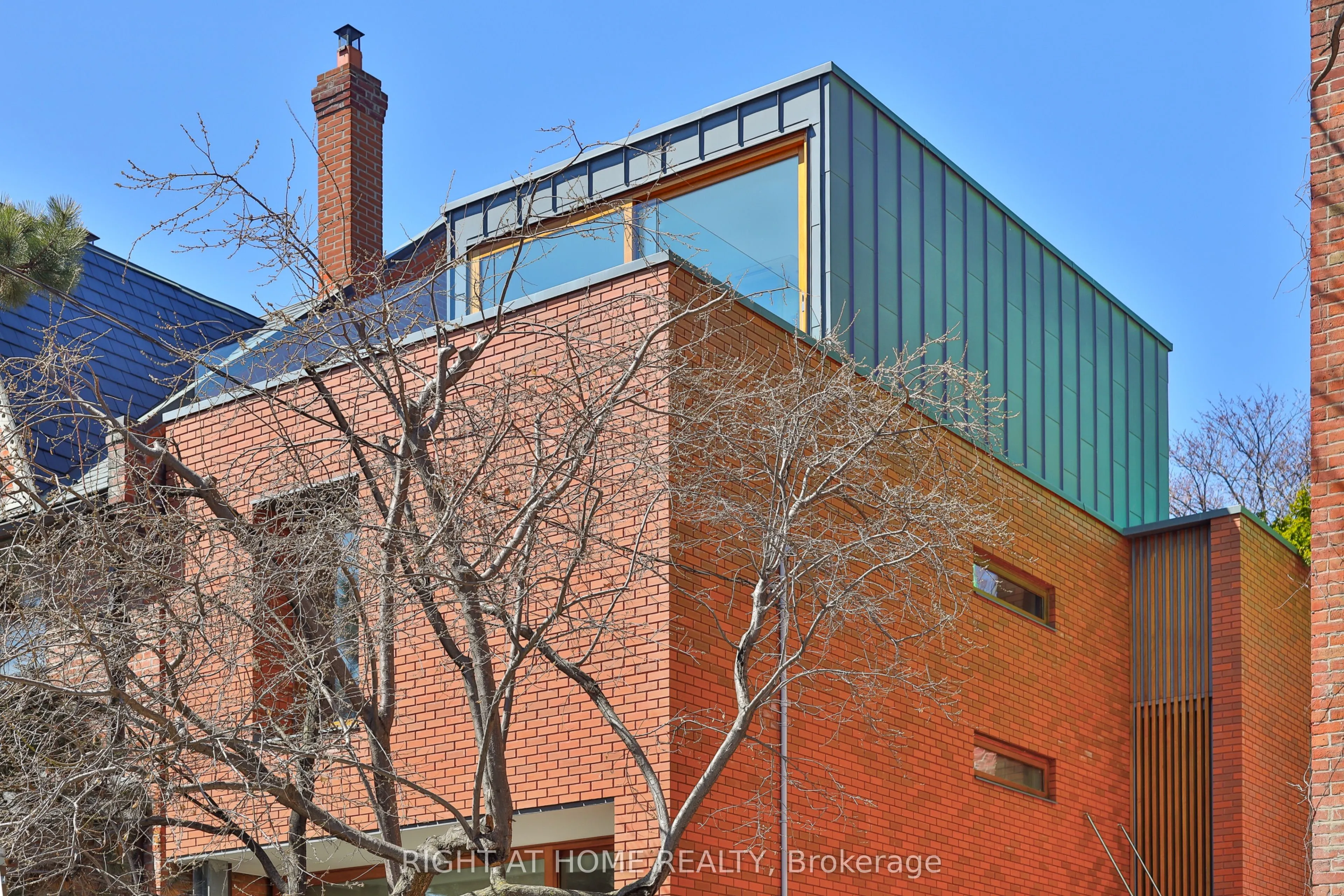 694 Richmond Street W