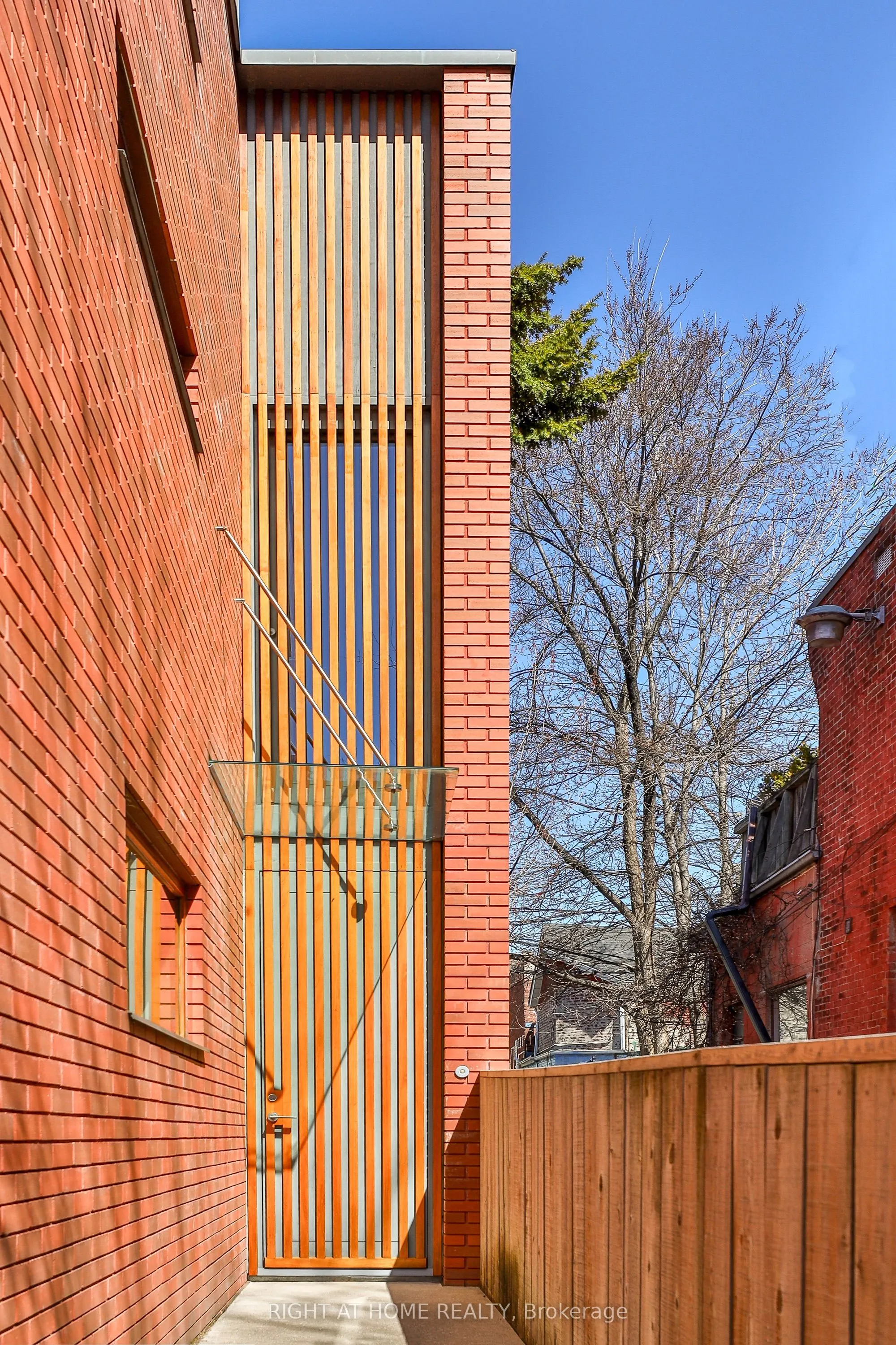 694 Richmond Street W