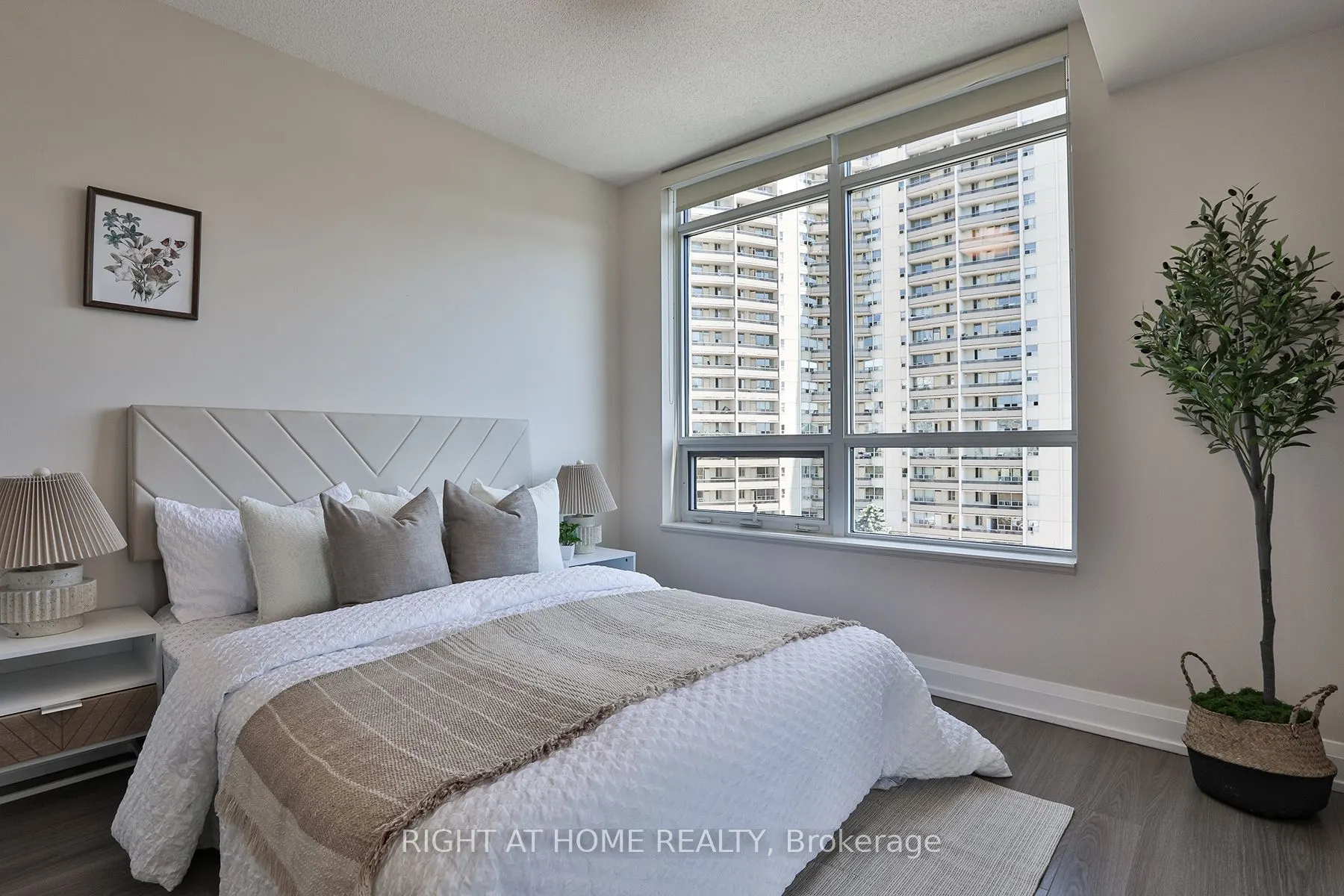 18 Graydon Hall Drive, #709