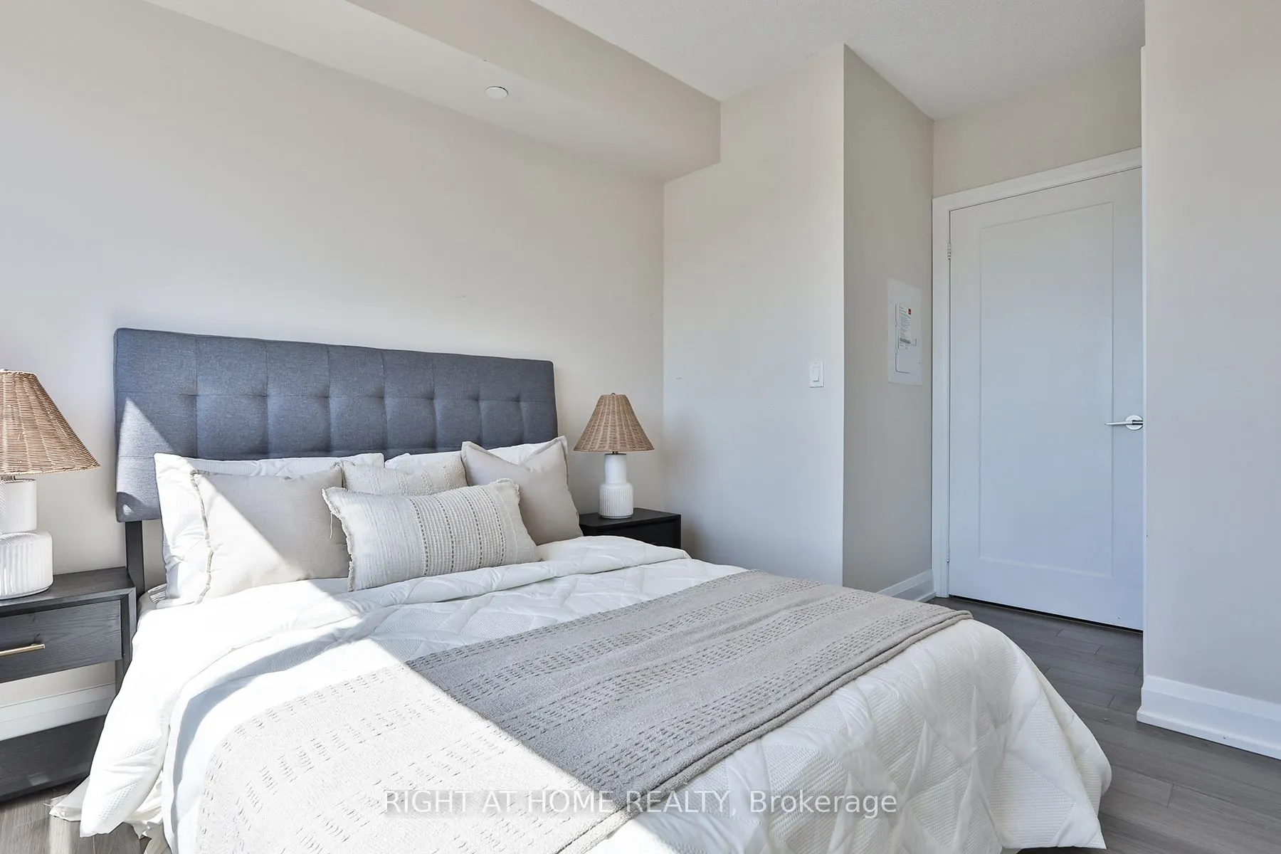 18 Graydon Hall Drive, #709