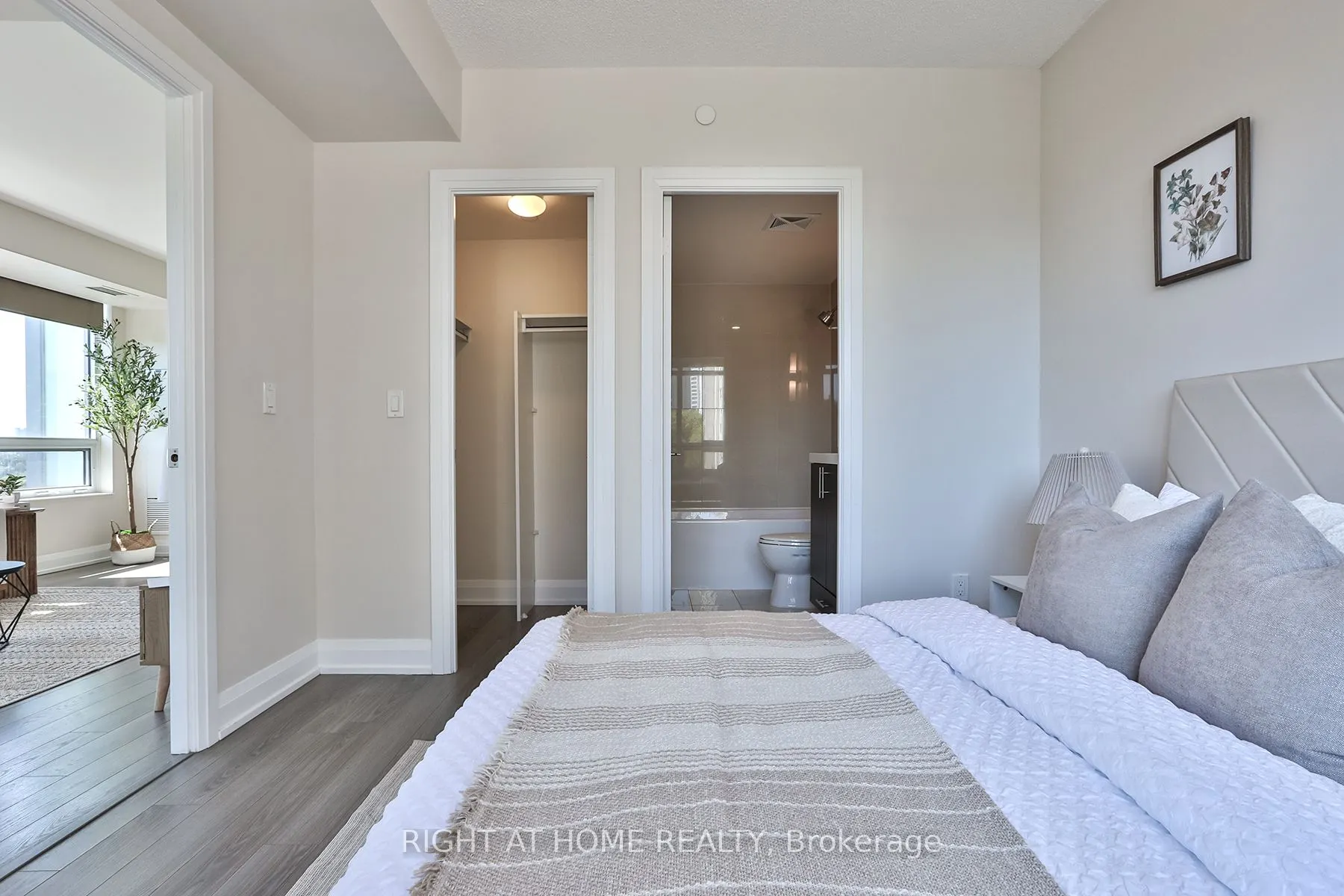 18 Graydon Hall Drive, #709