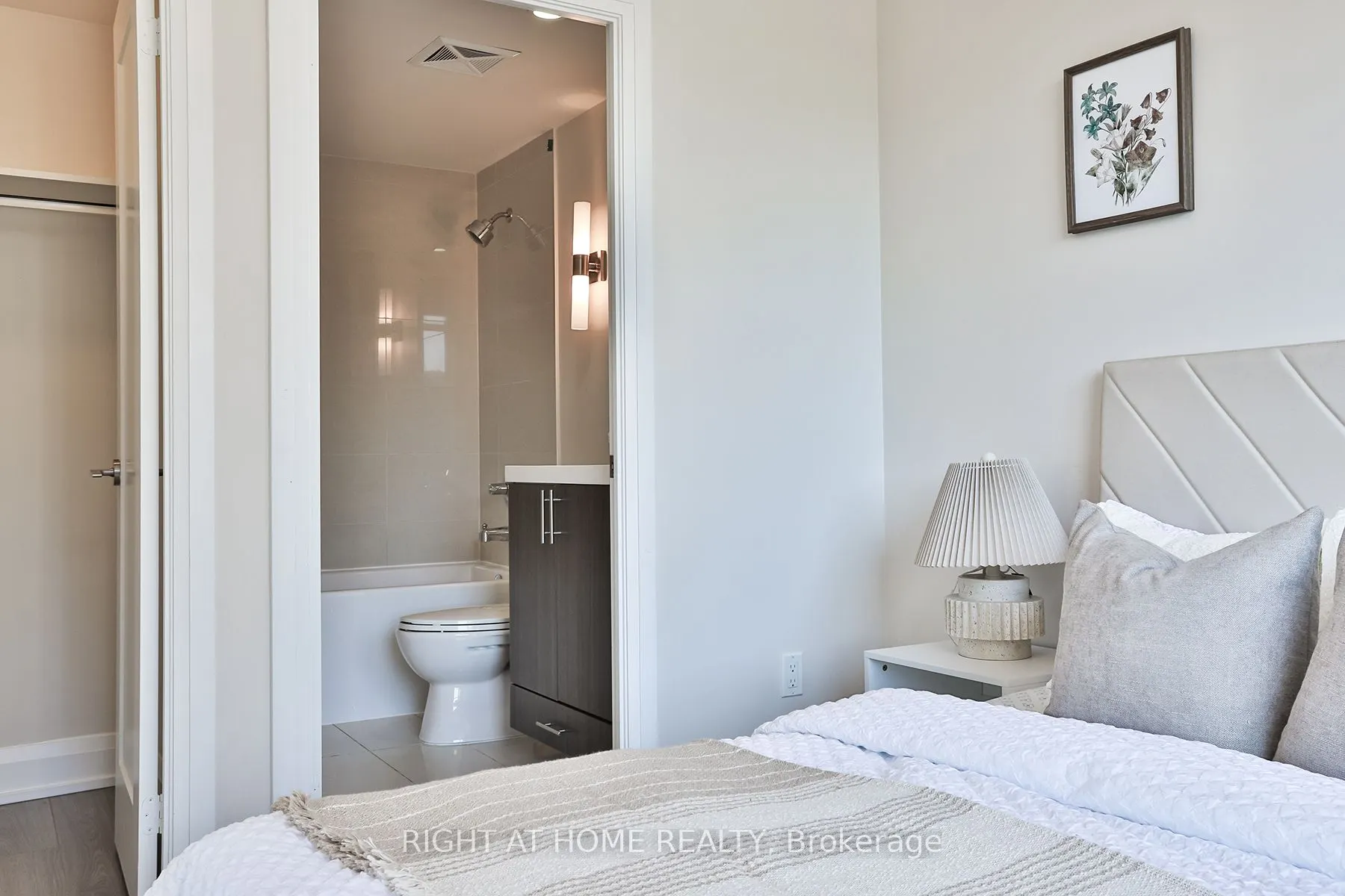18 Graydon Hall Drive, #709