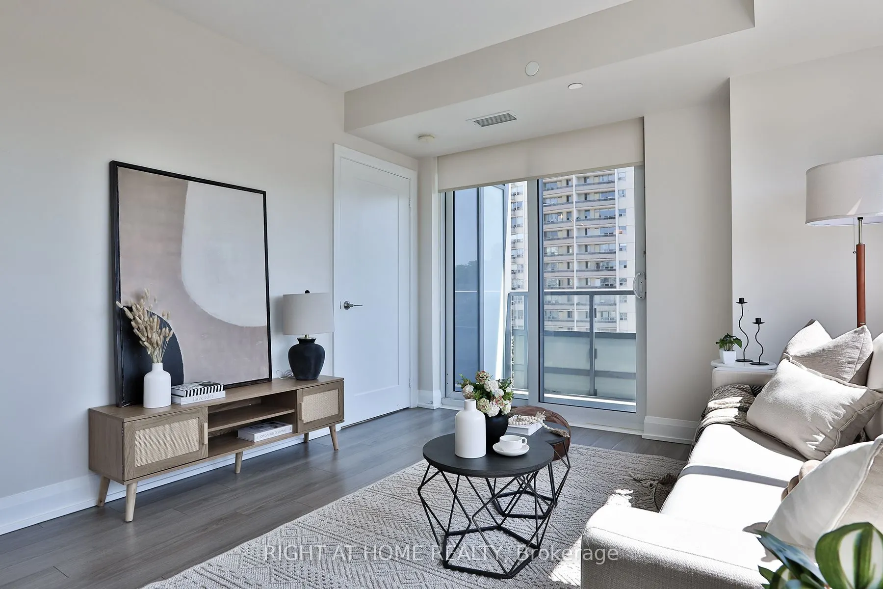 18 Graydon Hall Drive, #709