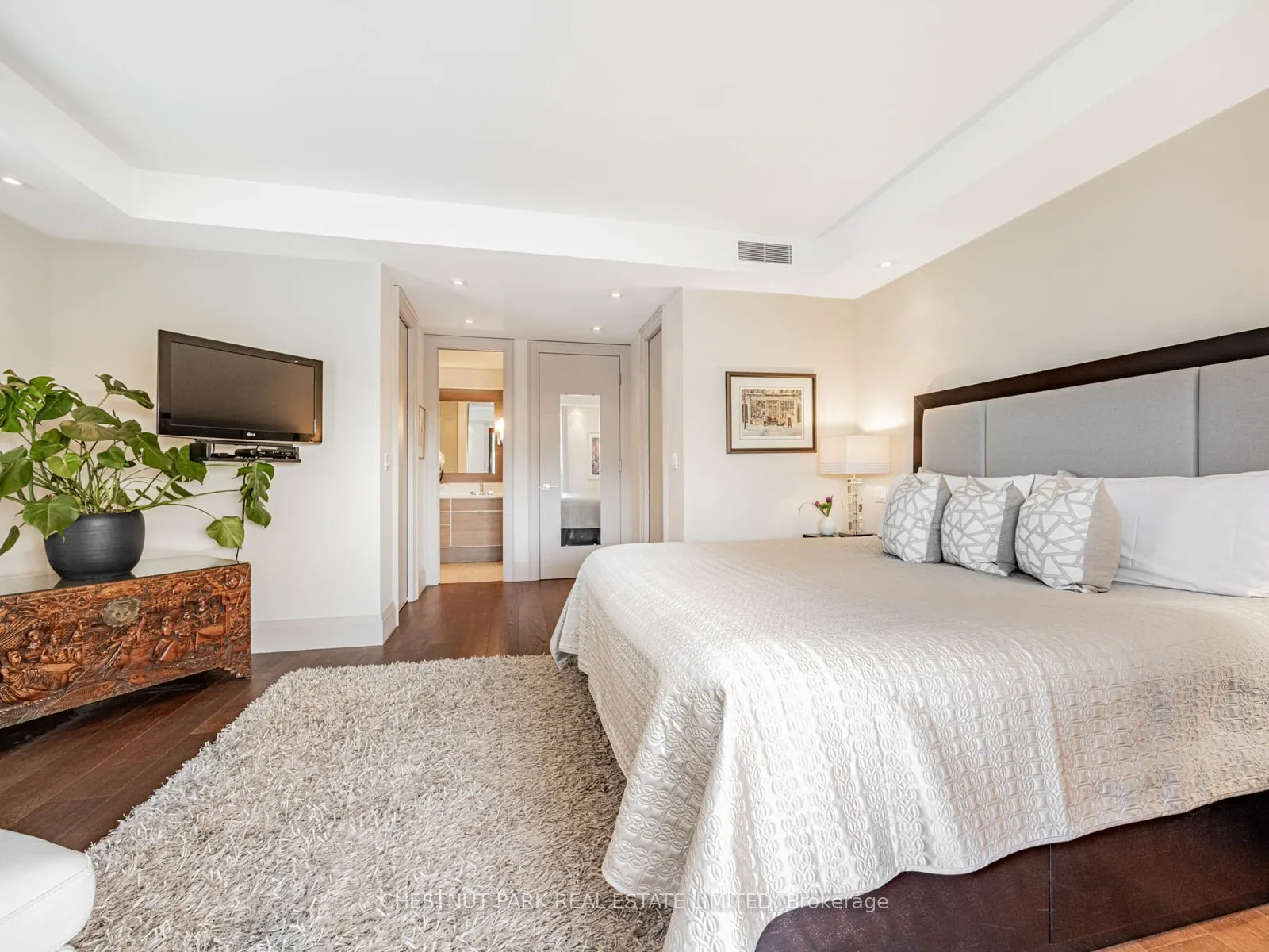 423 Avenue Road, #8
