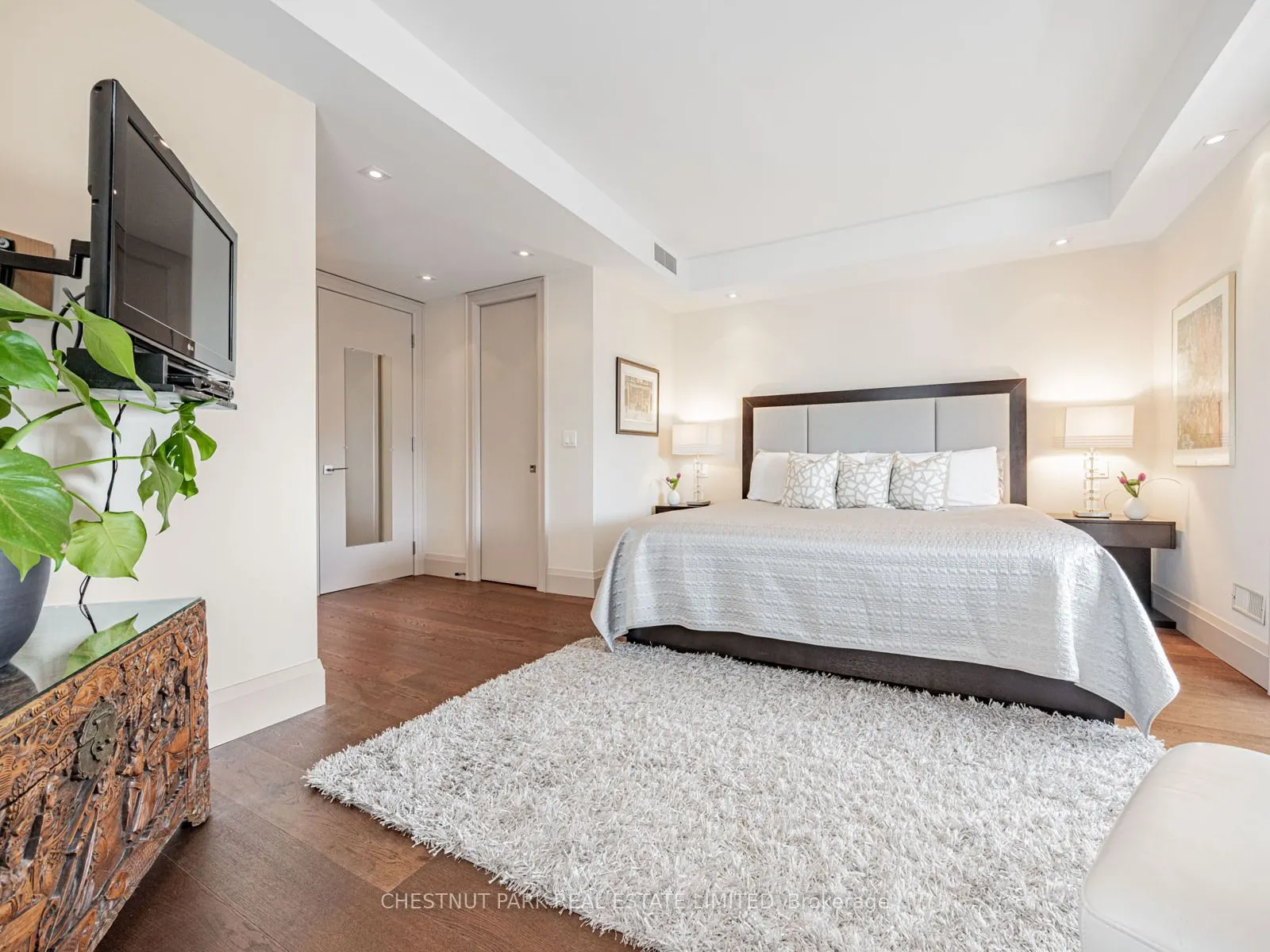 423 Avenue Road, #8