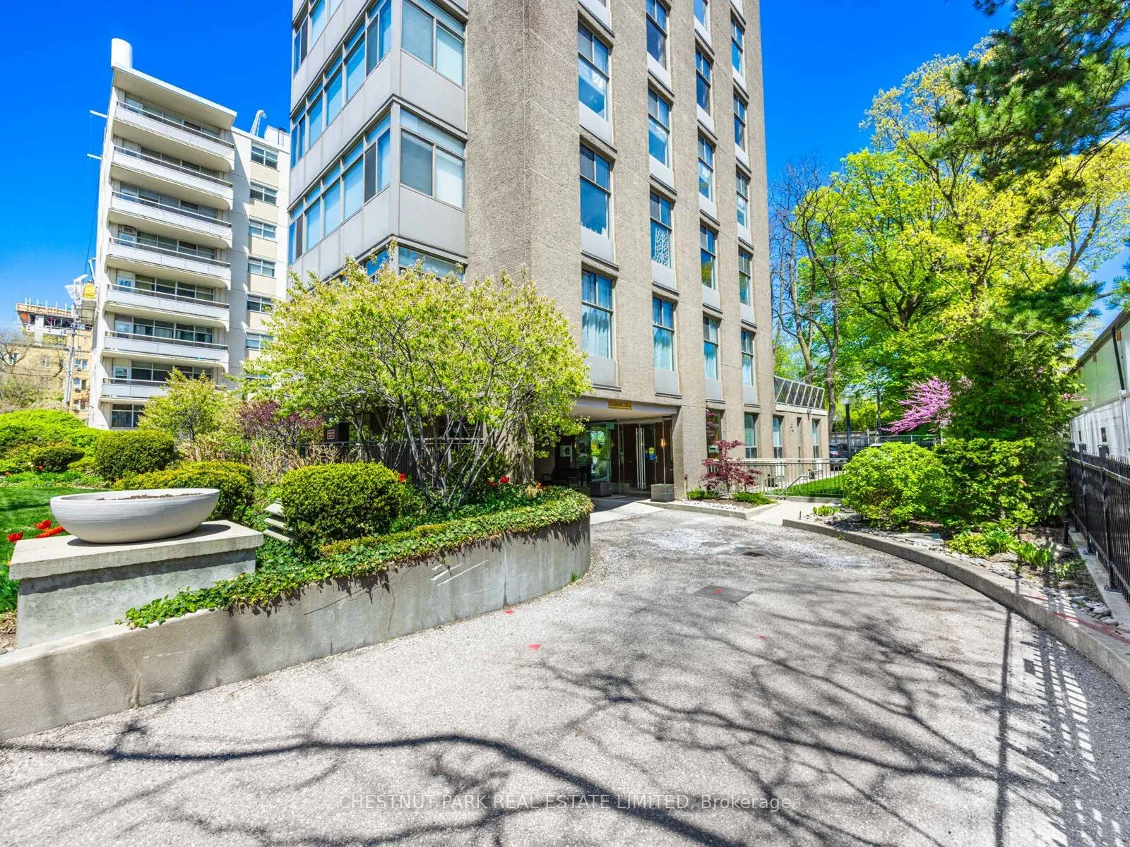 423 Avenue Road, #8