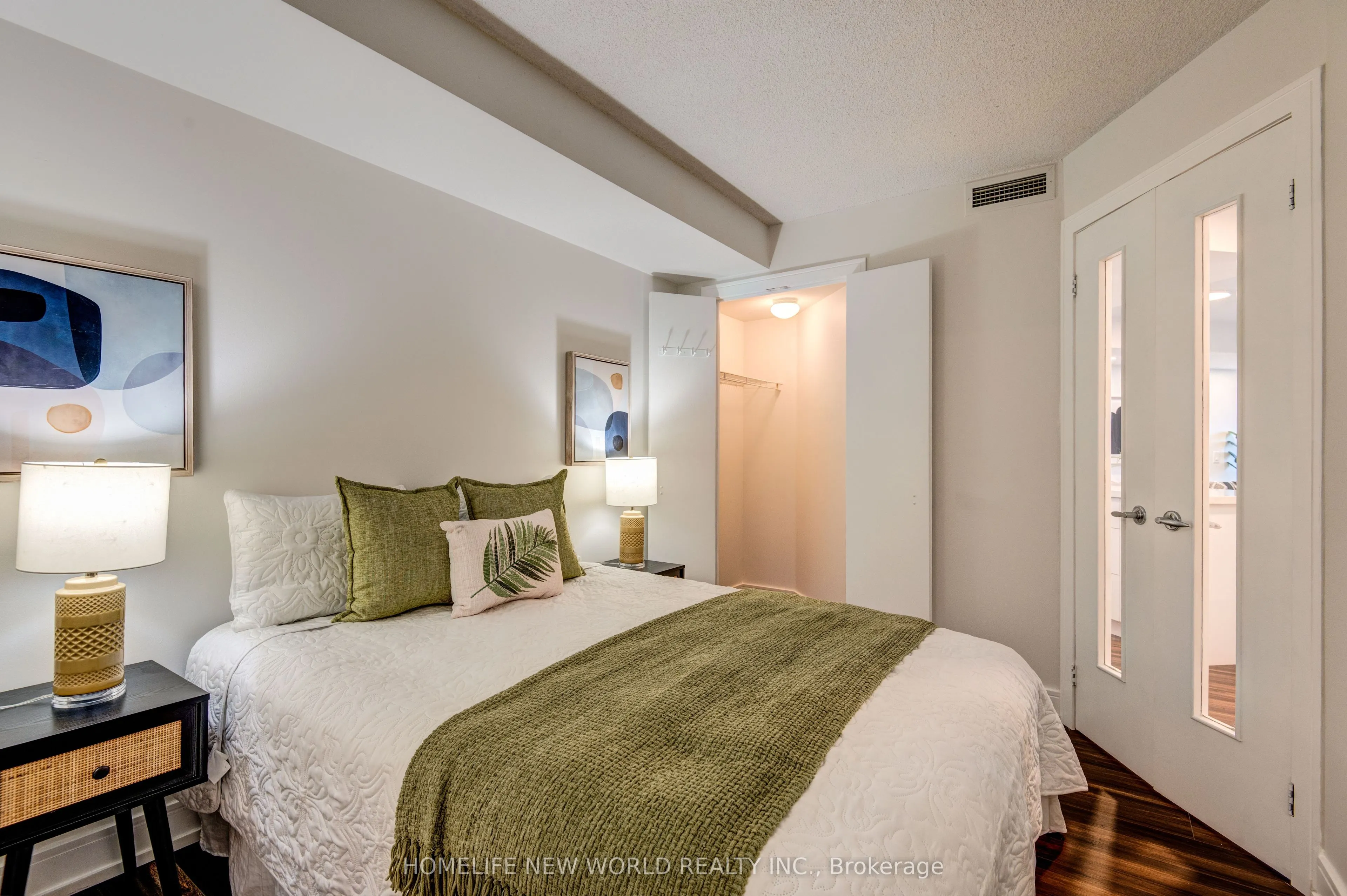 208 Queens Quay W, #903