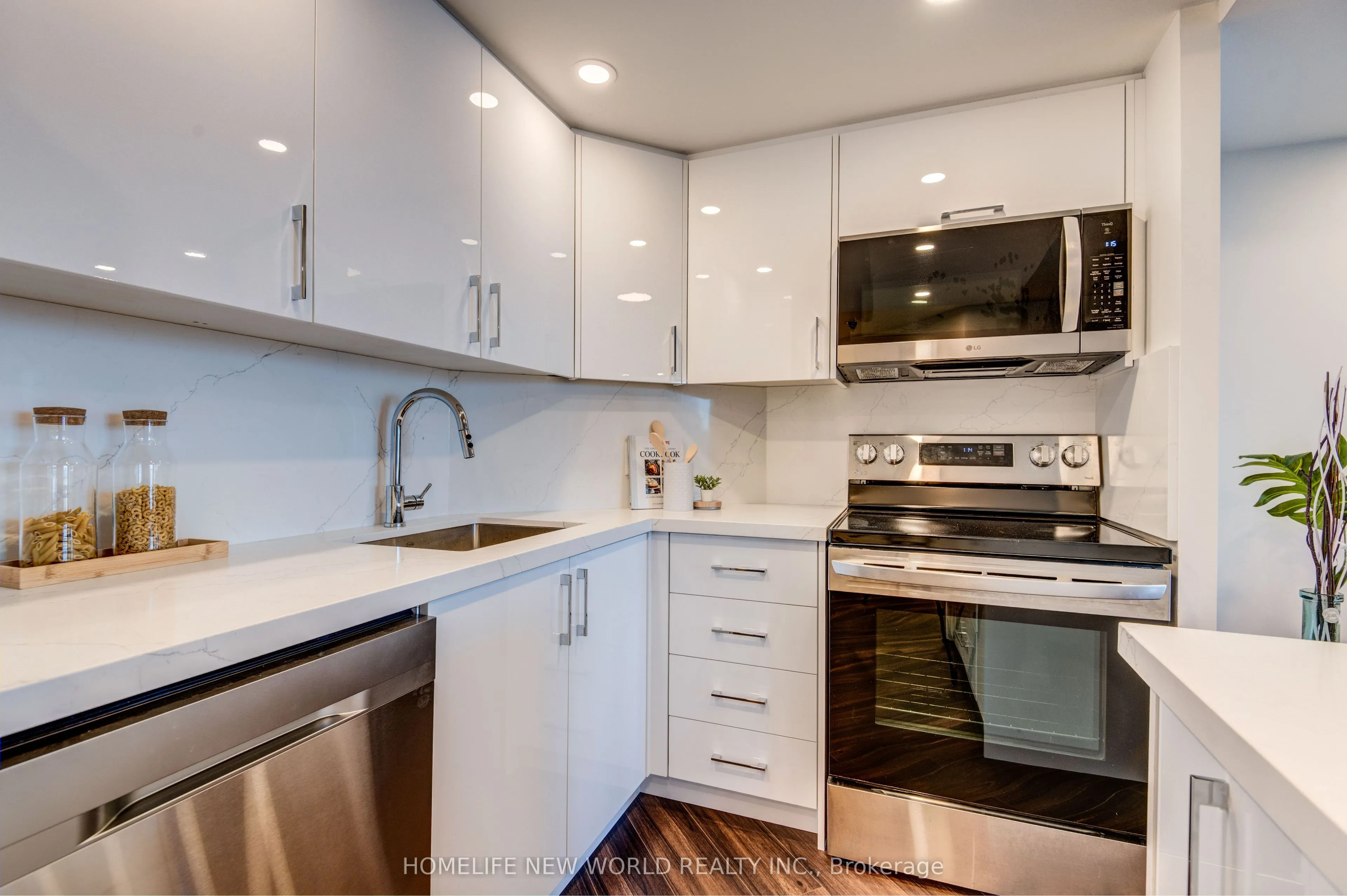 208 Queens Quay W, #903