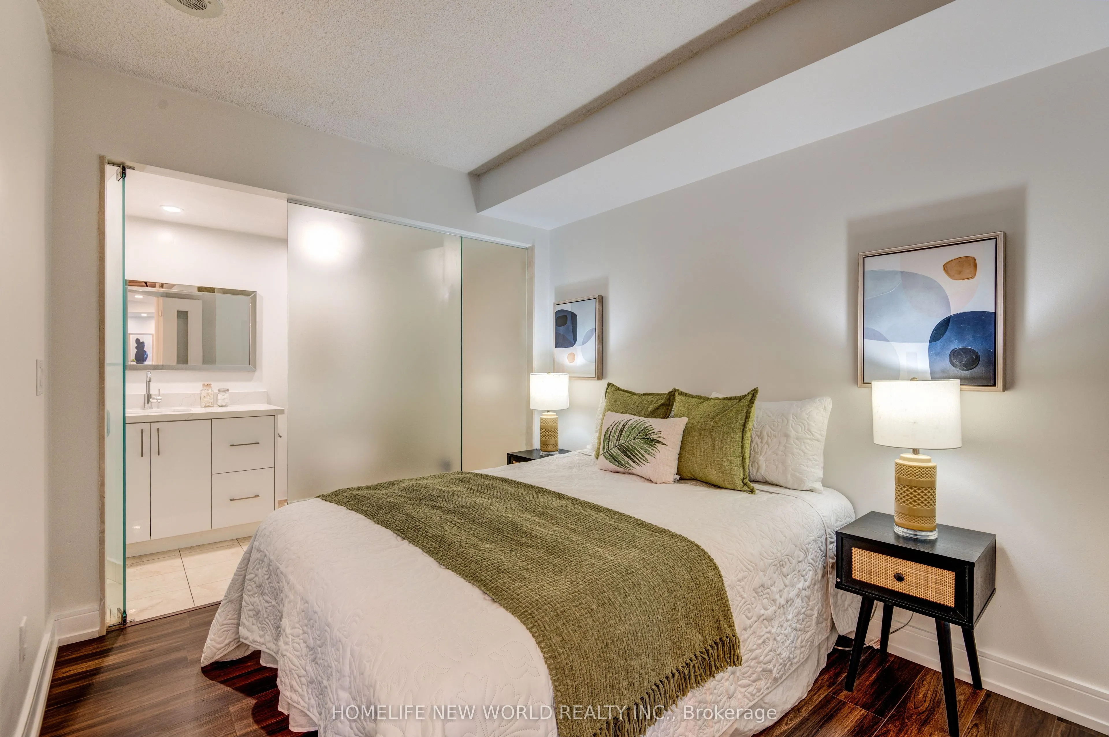 208 Queens Quay W, #903