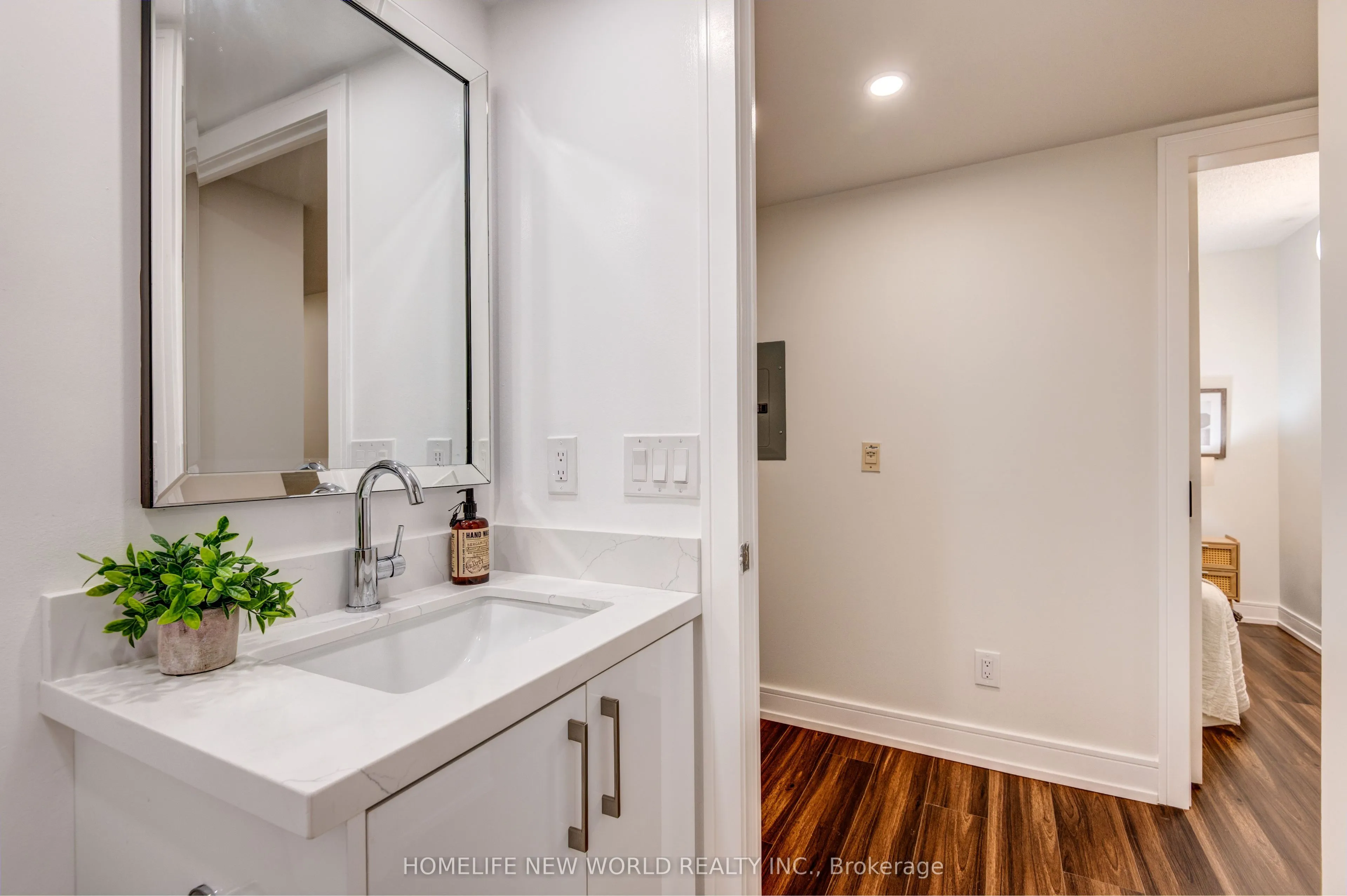 208 Queens Quay W, #903