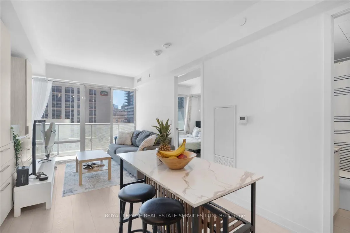 501 Yonge Street, #911