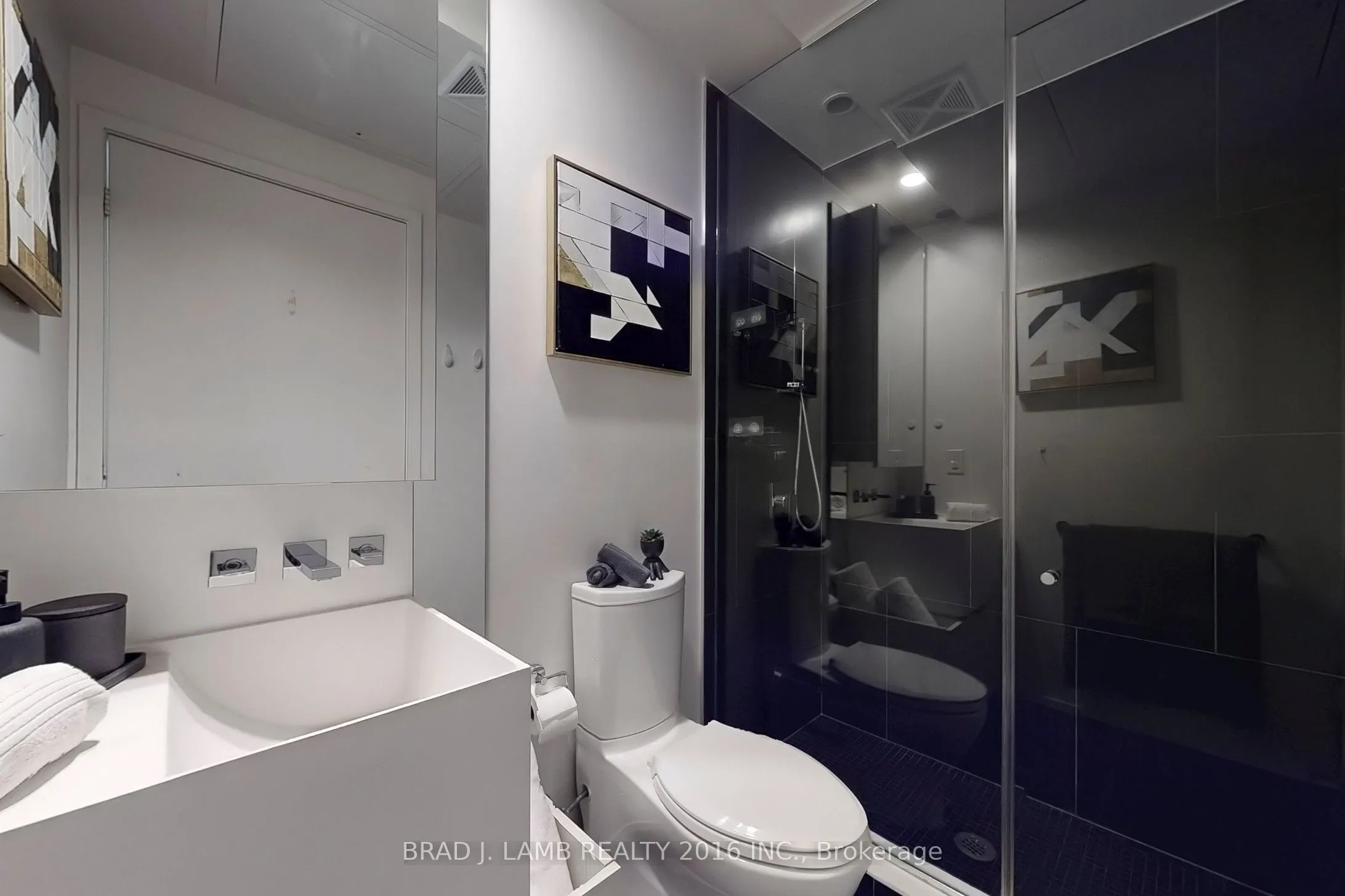 1 Bloor Street E, #3903
