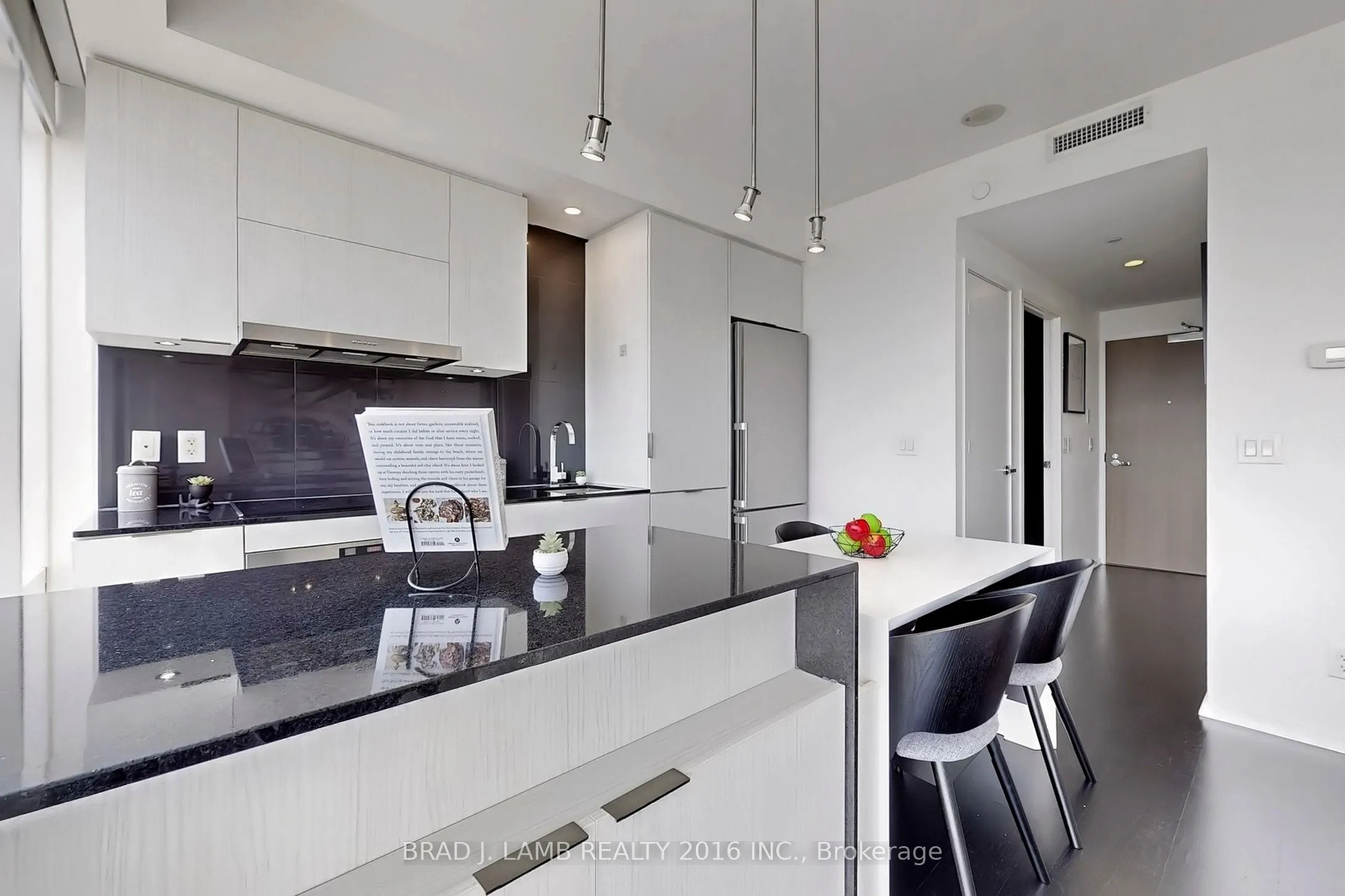 1 Bloor Street E, #3903