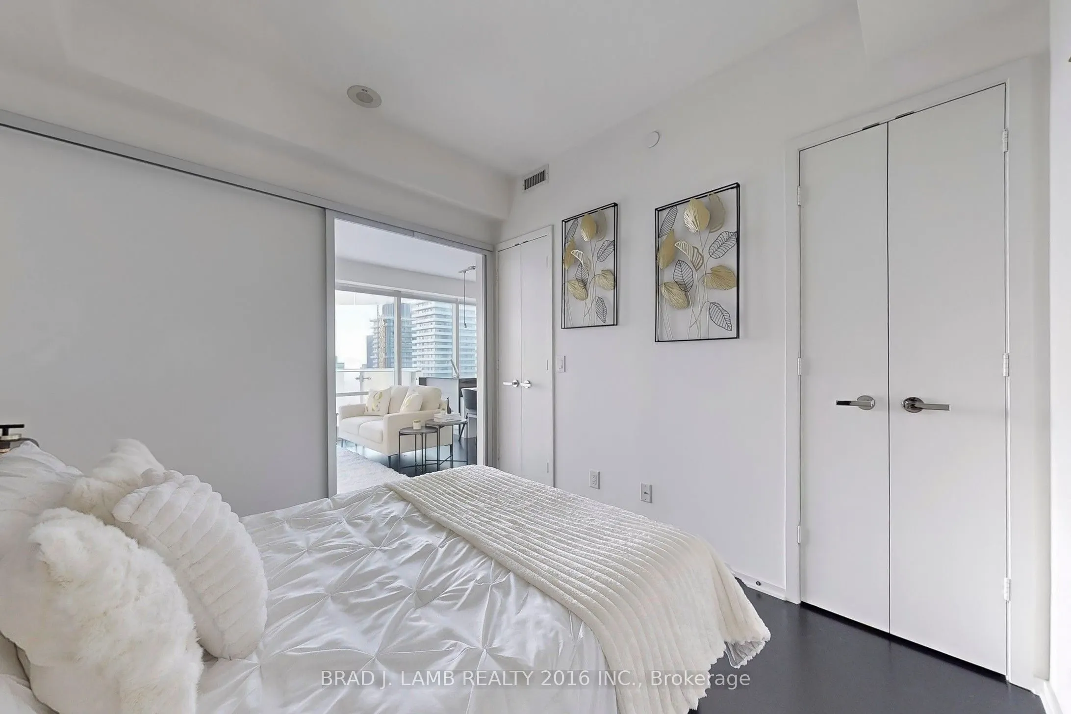 1 Bloor Street E, #3903
