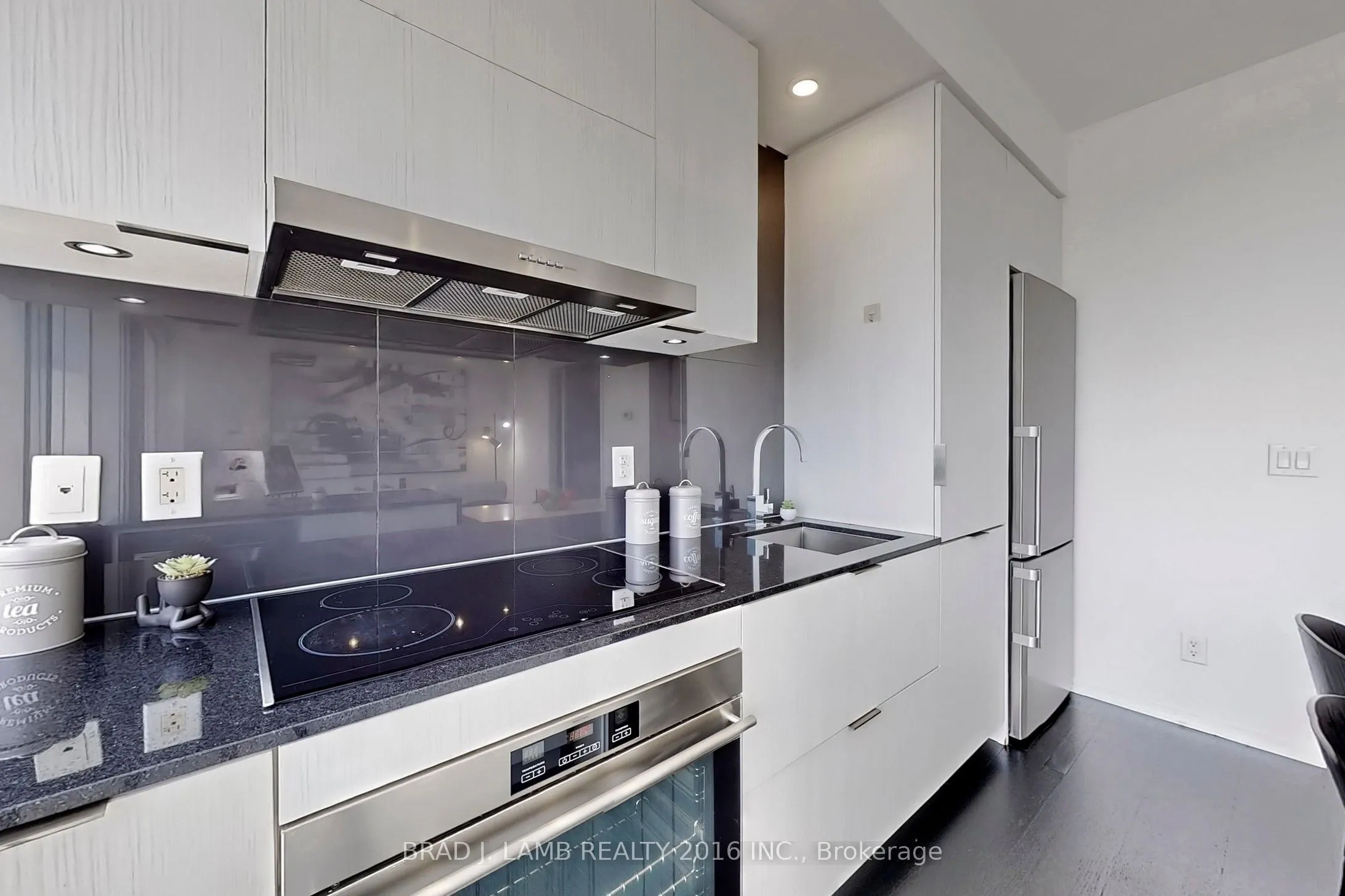 1 Bloor Street E, #3903