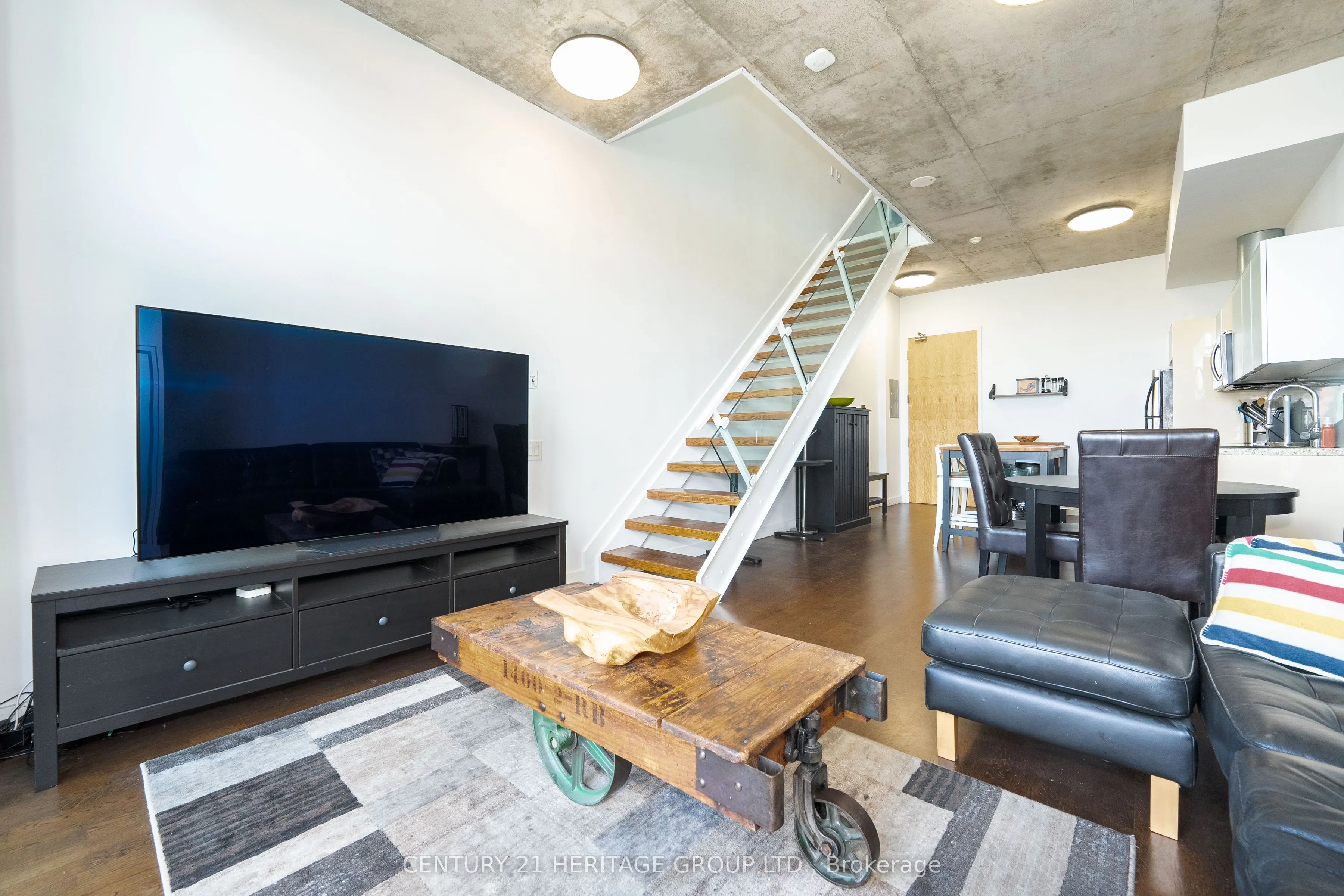 33 Mill Street, #607