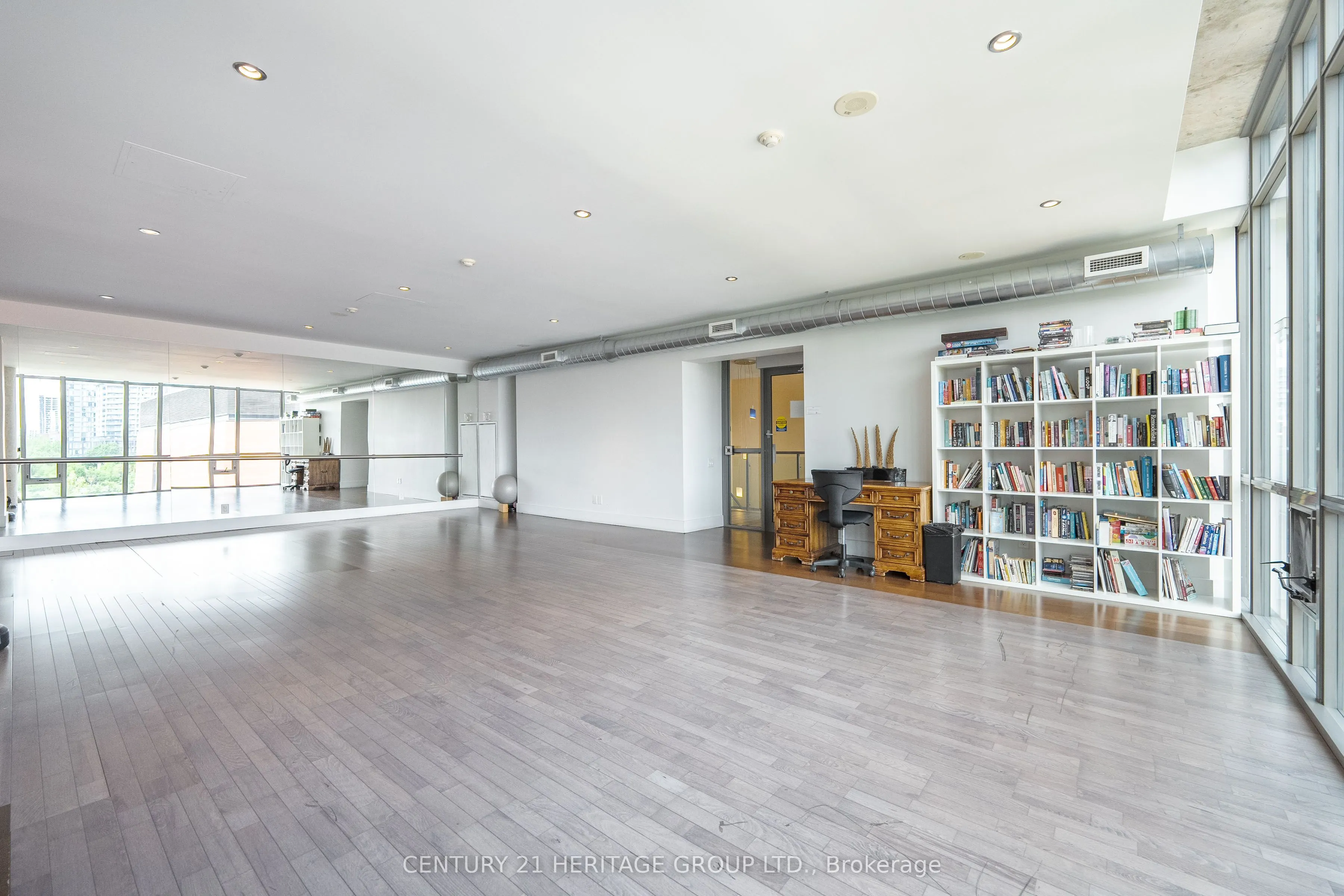 33 Mill Street, #607