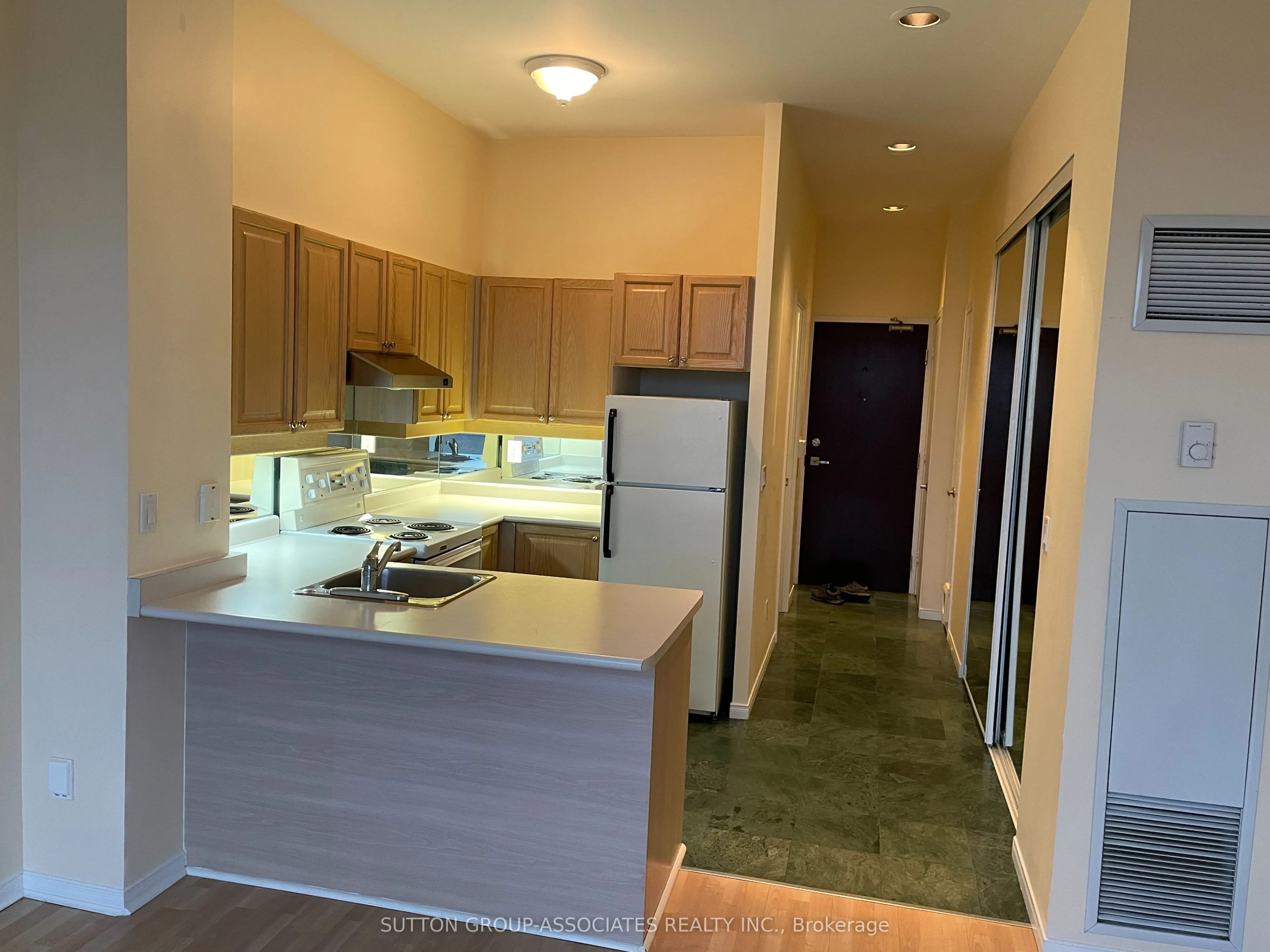 7 King Street E, #2102
